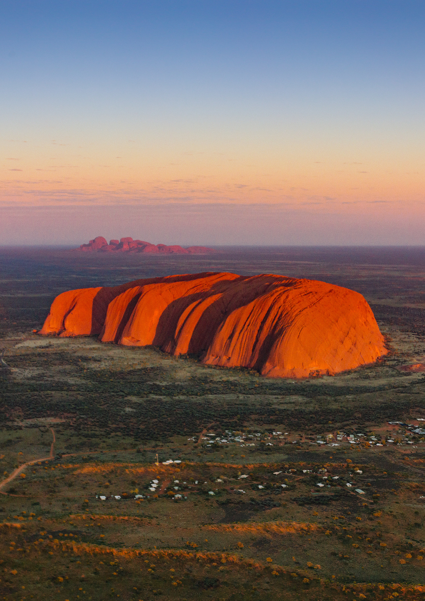 Canon EOS 550D (EOS Rebel T2i / EOS Kiss X4) + Canon EF 17-40mm F4L USM sample photo. Uluru and kata tjuta at sunrise, australia photography