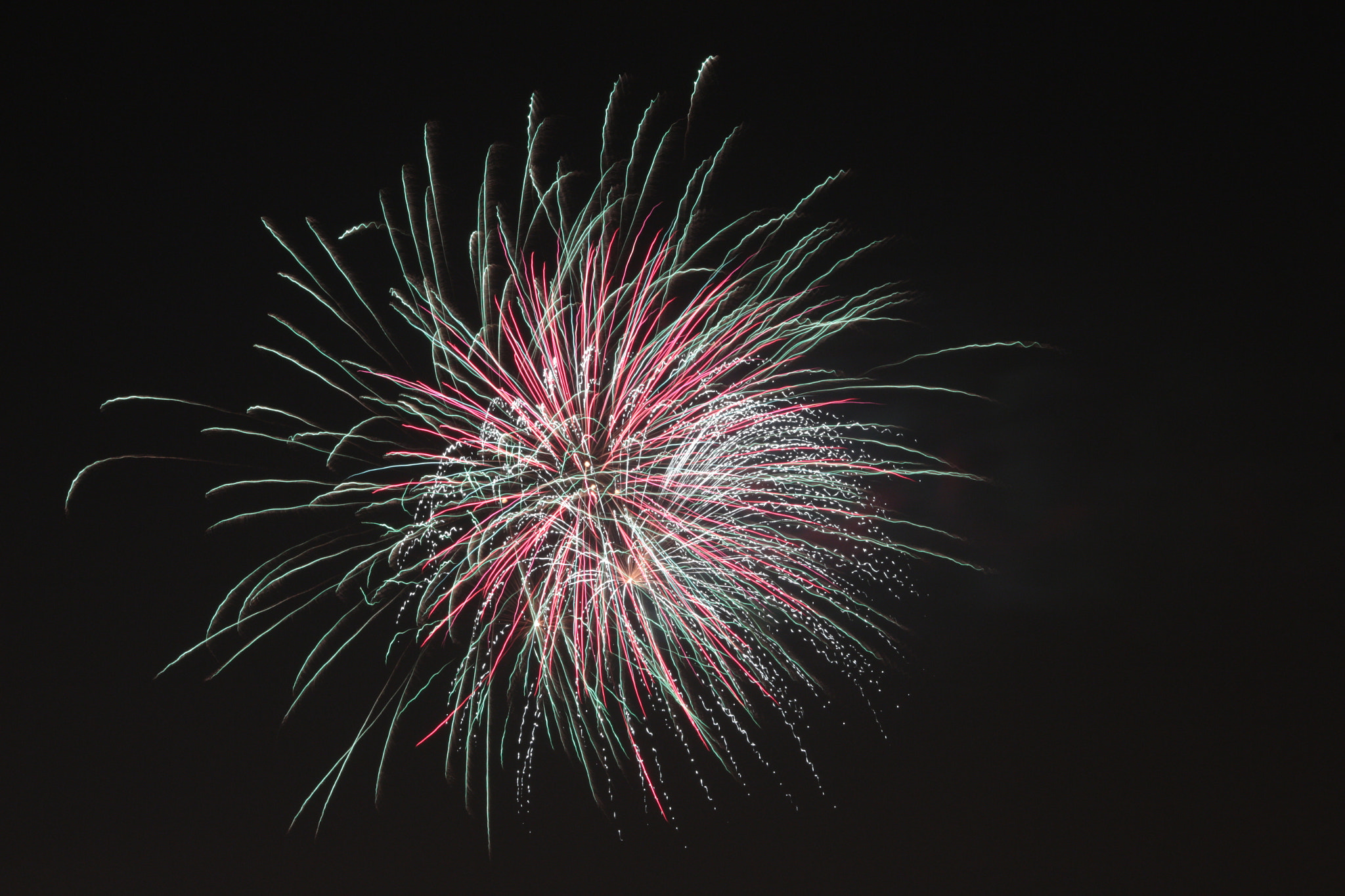 Canon EOS 700D (EOS Rebel T5i / EOS Kiss X7i) + Sigma 50-200mm F4-5.6 DC OS HSM sample photo. Fireworks photography
