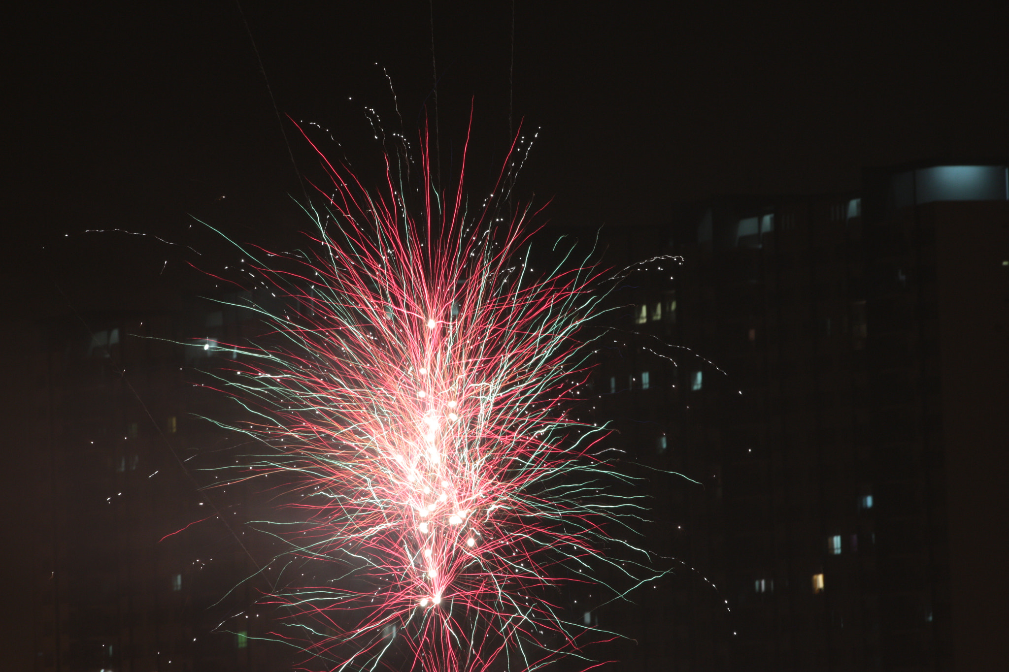 Canon EOS 700D (EOS Rebel T5i / EOS Kiss X7i) + Sigma 50-200mm F4-5.6 DC OS HSM sample photo. Fireworks photography