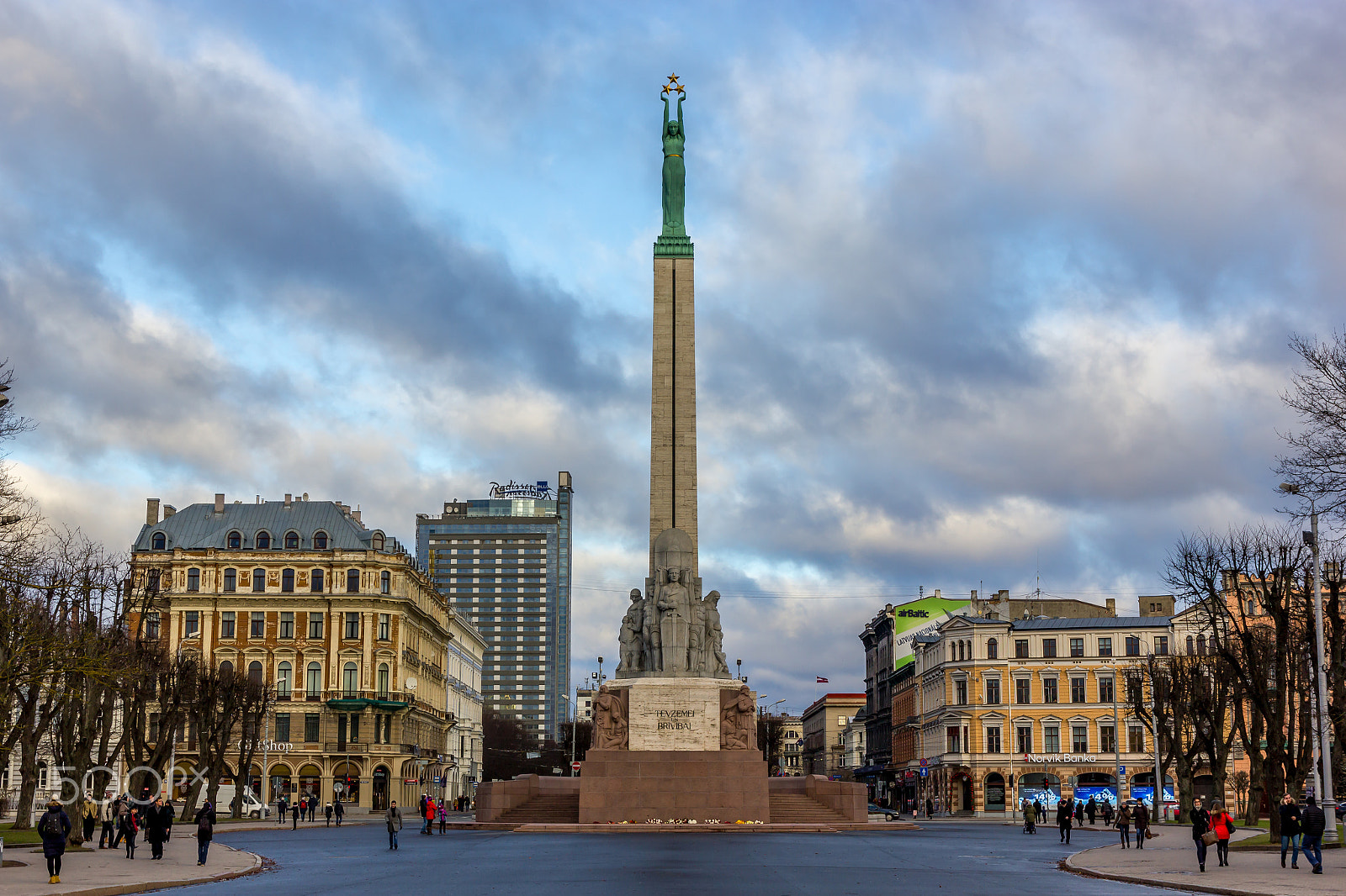 Sigma 17-70mm F2.8-4 DC Macro OS HSM sample photo. Freedom memorial, riga photography