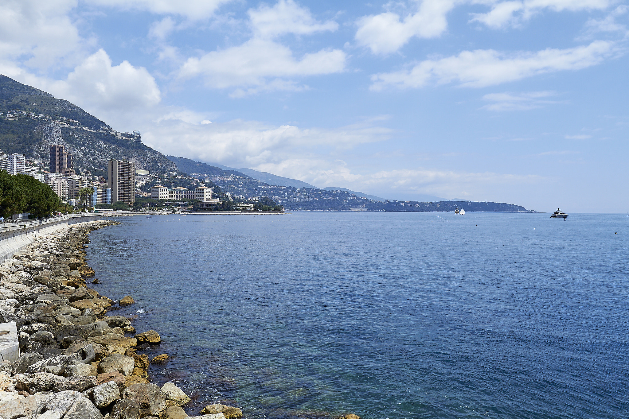 Canon EF 16-35mm F4L IS USM sample photo. Coast of monaco photography