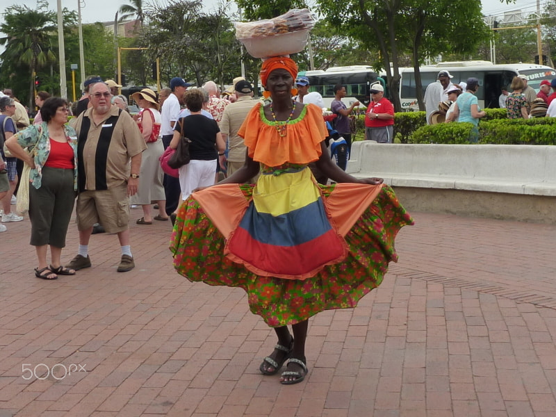 Panasonic DMC-FP8 sample photo. Panama street scene balance act photography