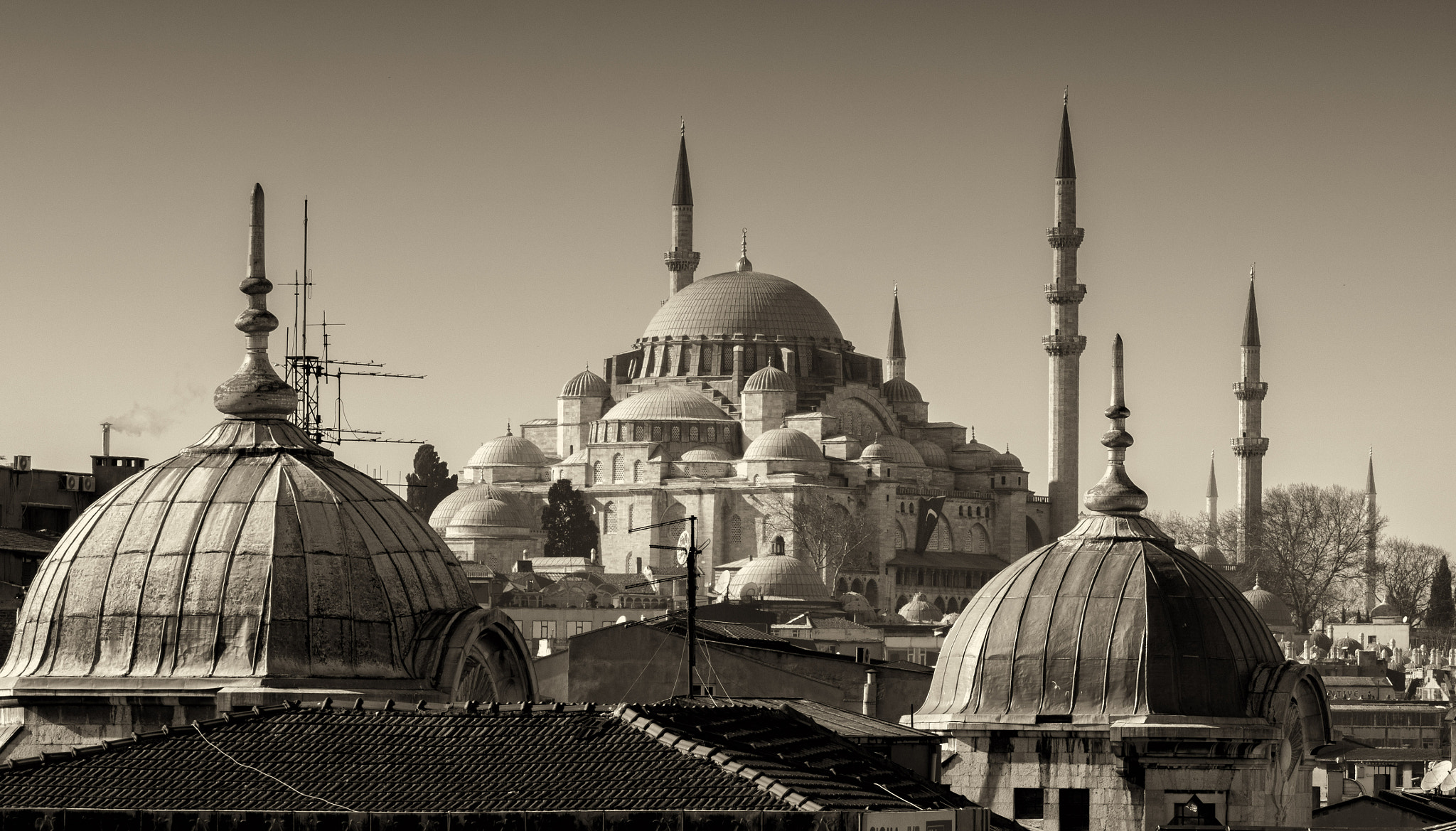 Panasonic Lumix DMC-G85 (Lumix DMC-G80) + Olympus M.Zuiko Digital ED 40-150mm F2.8 Pro sample photo. Array of domes and minarets, istanbul photography