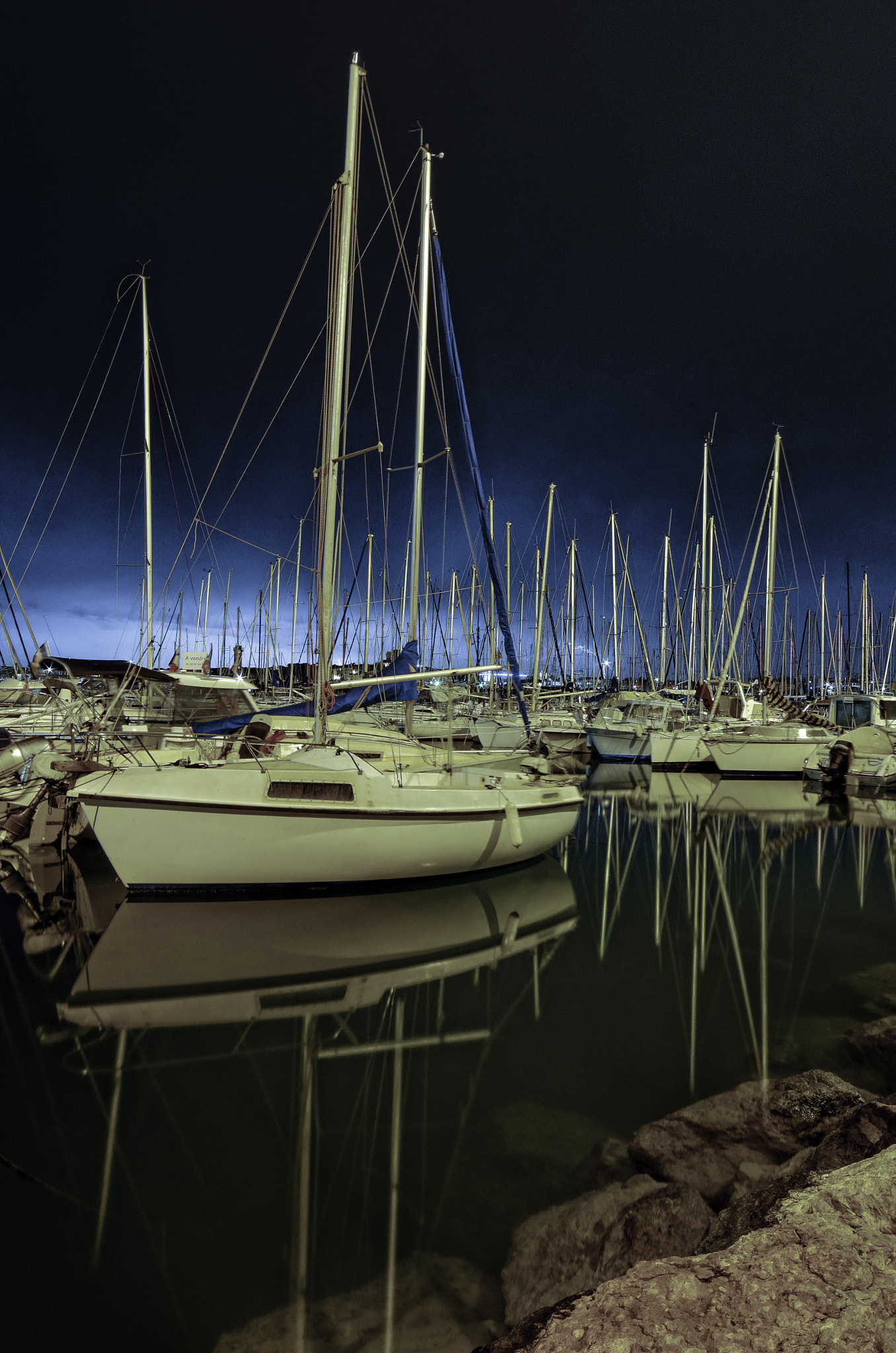 Samyang 14mm F2.8 ED AS IF UMC sample photo. Antibes harbor and lighting photography