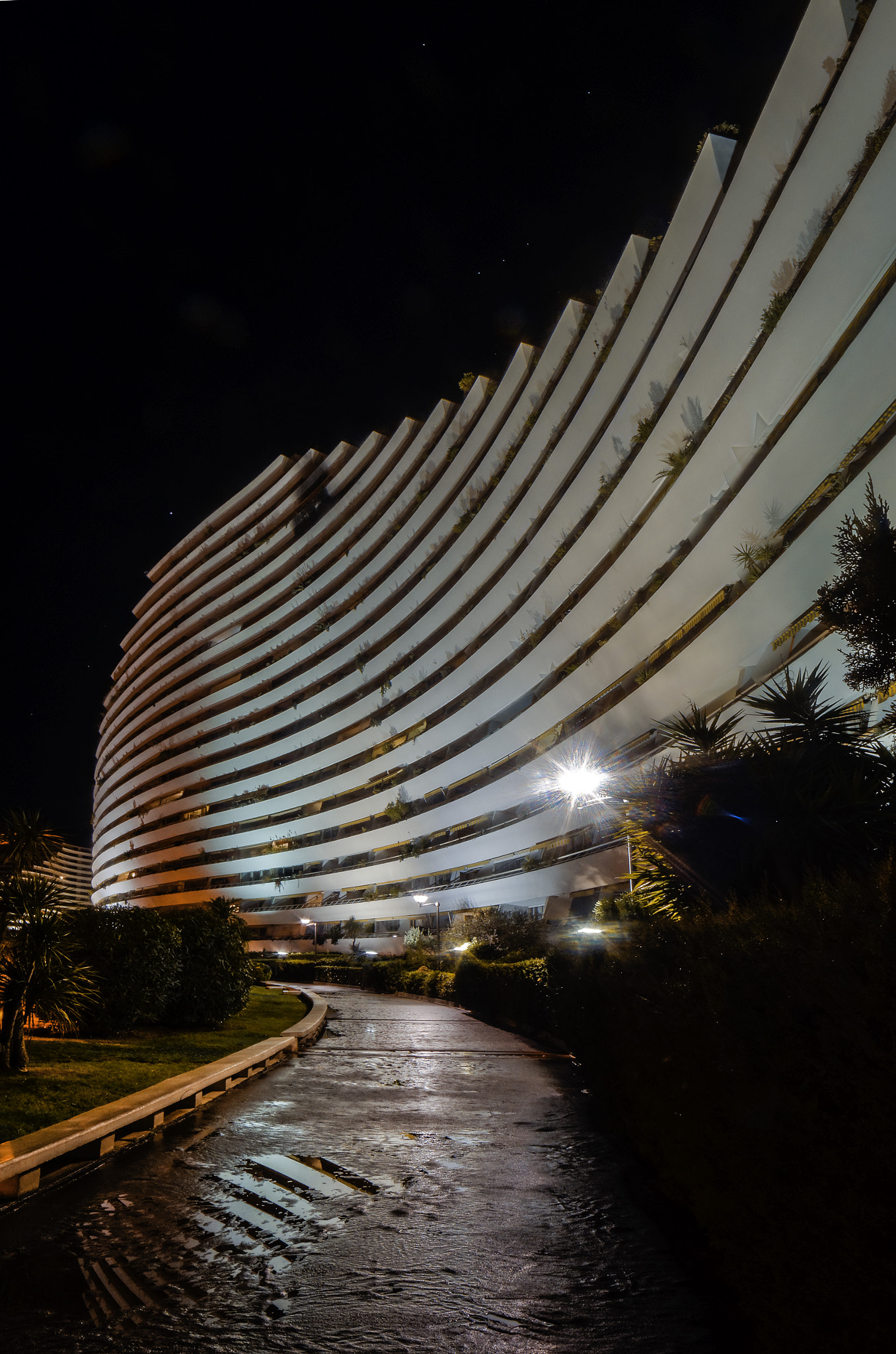 Samyang 14mm F2.8 ED AS IF UMC sample photo. Entrance marina building photography