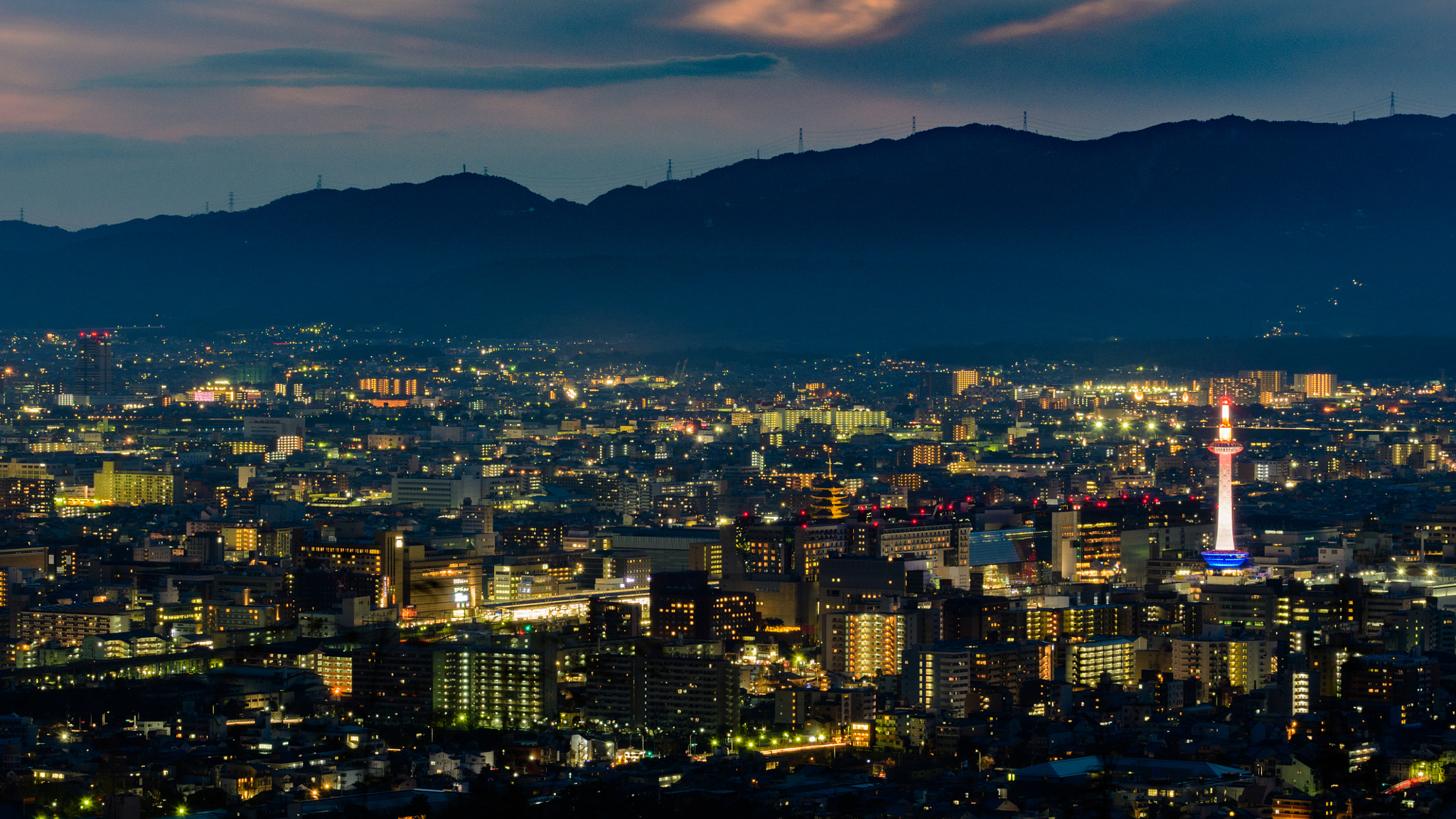 Nikon D500 + Nikon AF-S Nikkor 70-200mm F4G ED VR sample photo. Night view of kyoto with two towers photography