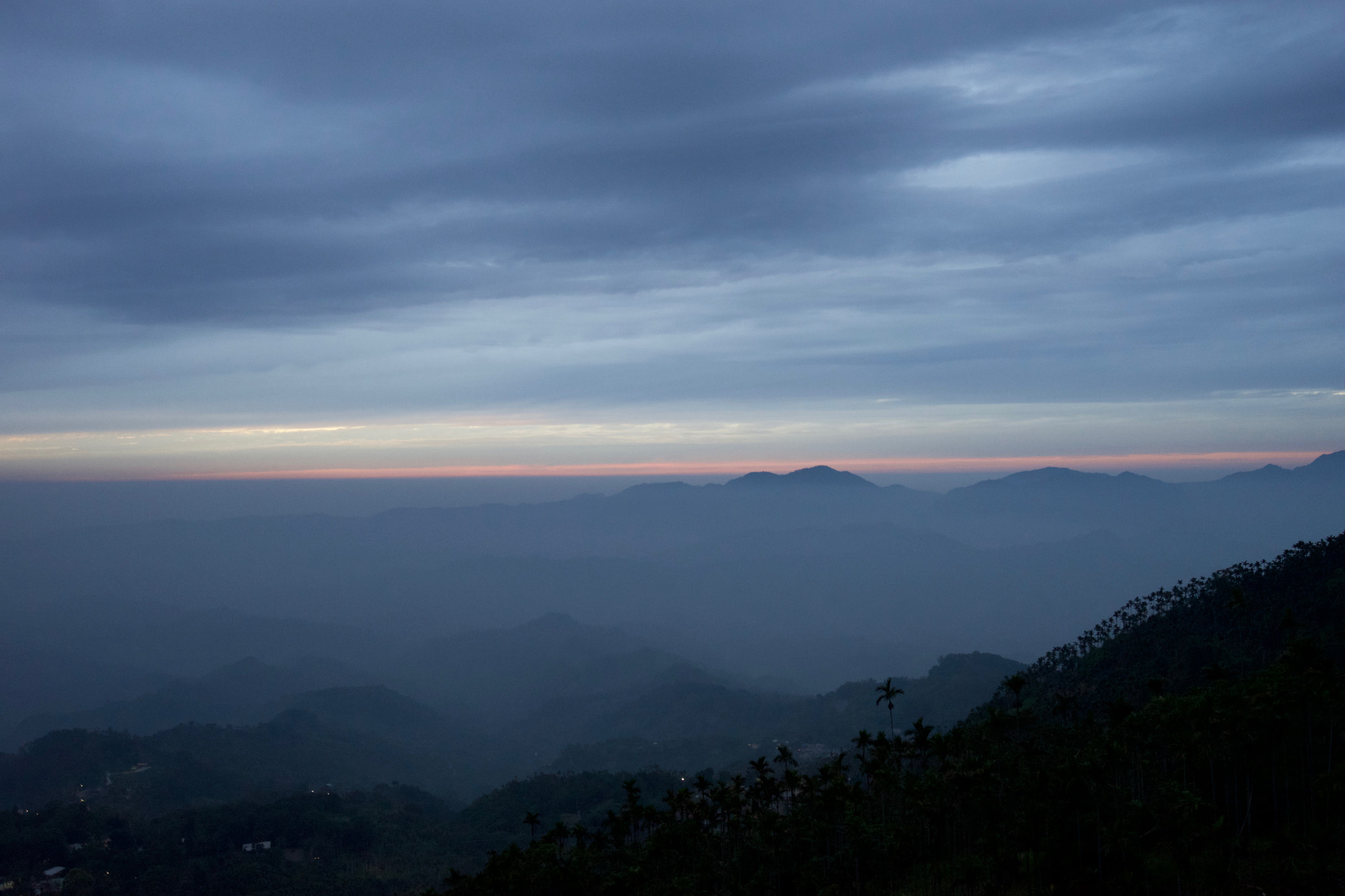 Sony a7 + Sony Vario-Tessar T* FE 16-35mm F4 ZA OSS sample photo. Misty mountains photography