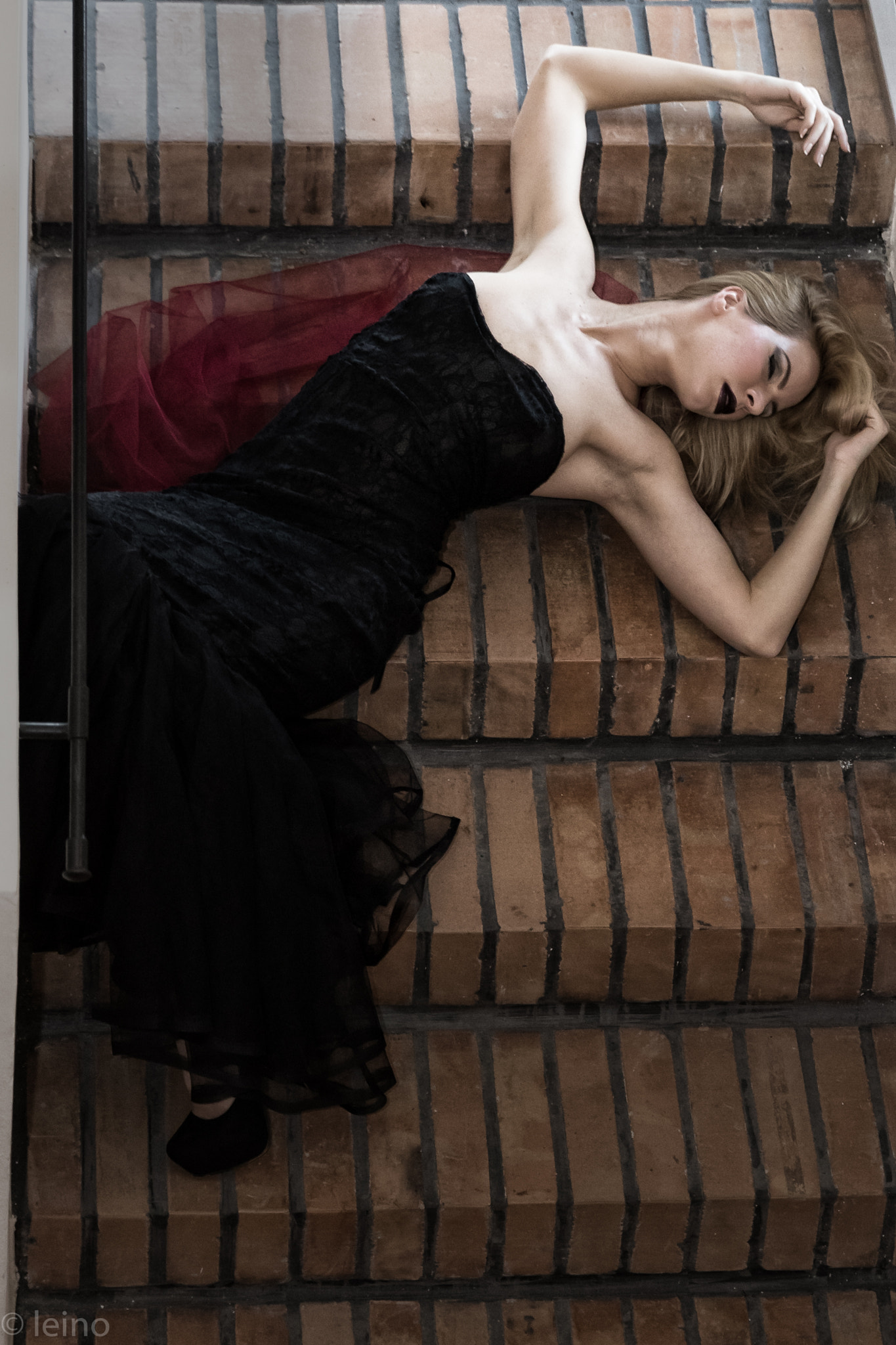 Canon EF 24-70mm F2.8L II USM sample photo. Fanny on stairs photography