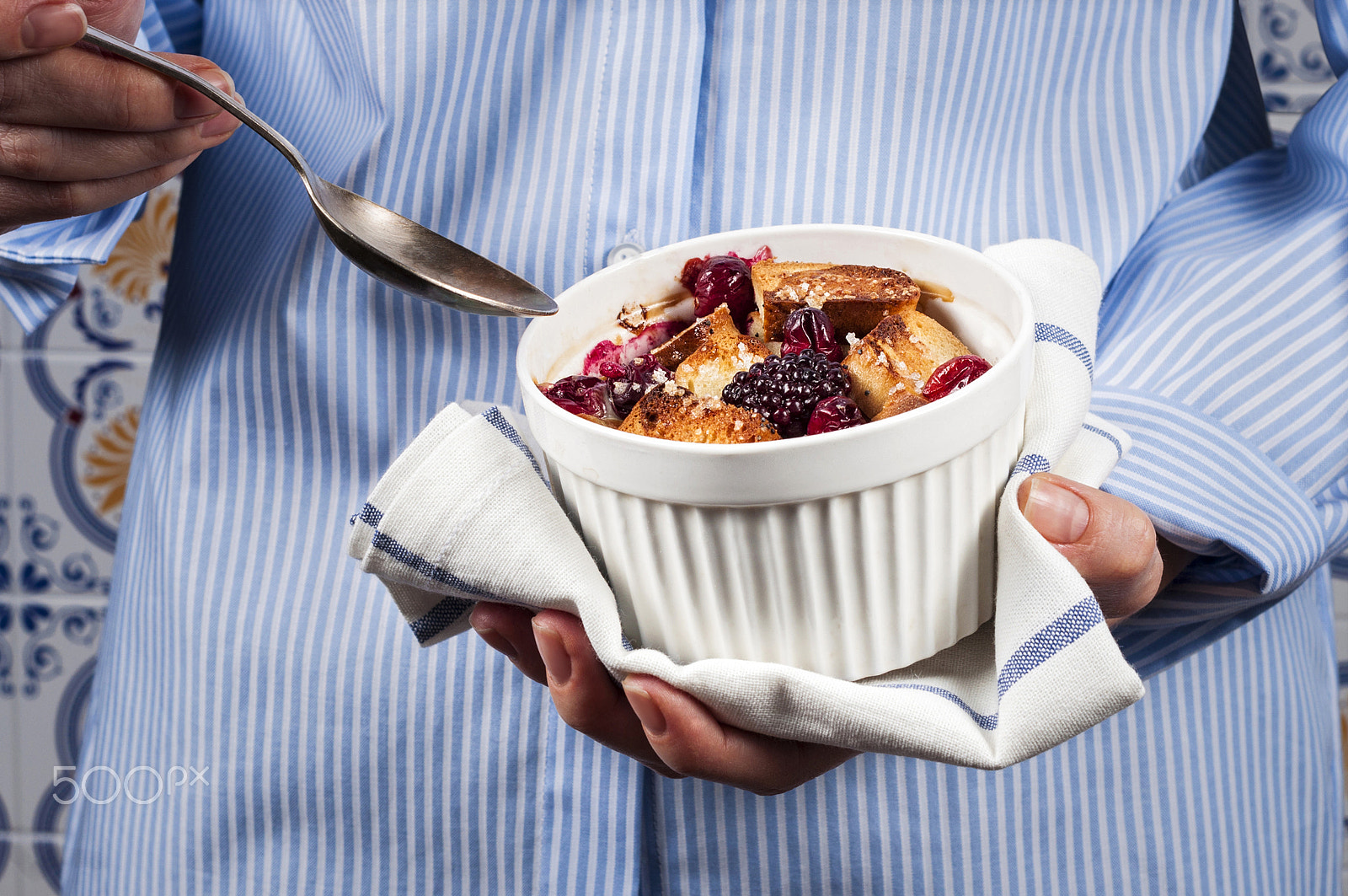 Nikon D5000 + Nikon AF-S Nikkor 50mm F1.4G sample photo. French toast casserole with berries in female hands photography