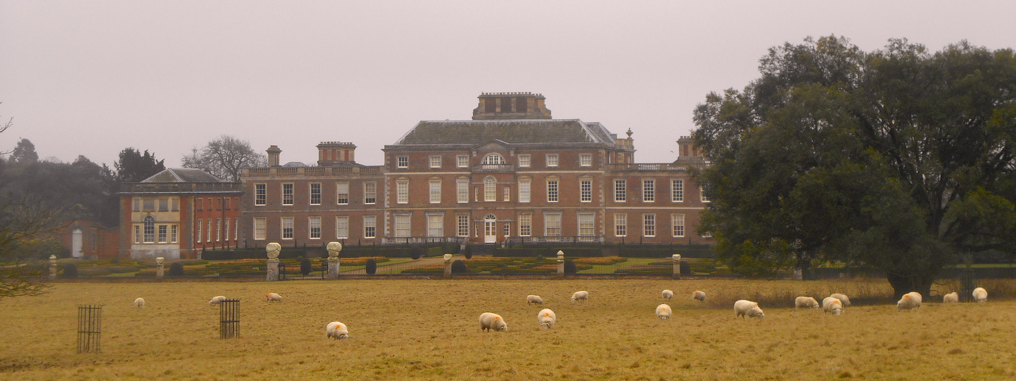 Nikon COOLPIX S3400 sample photo. Wimpole hall photography