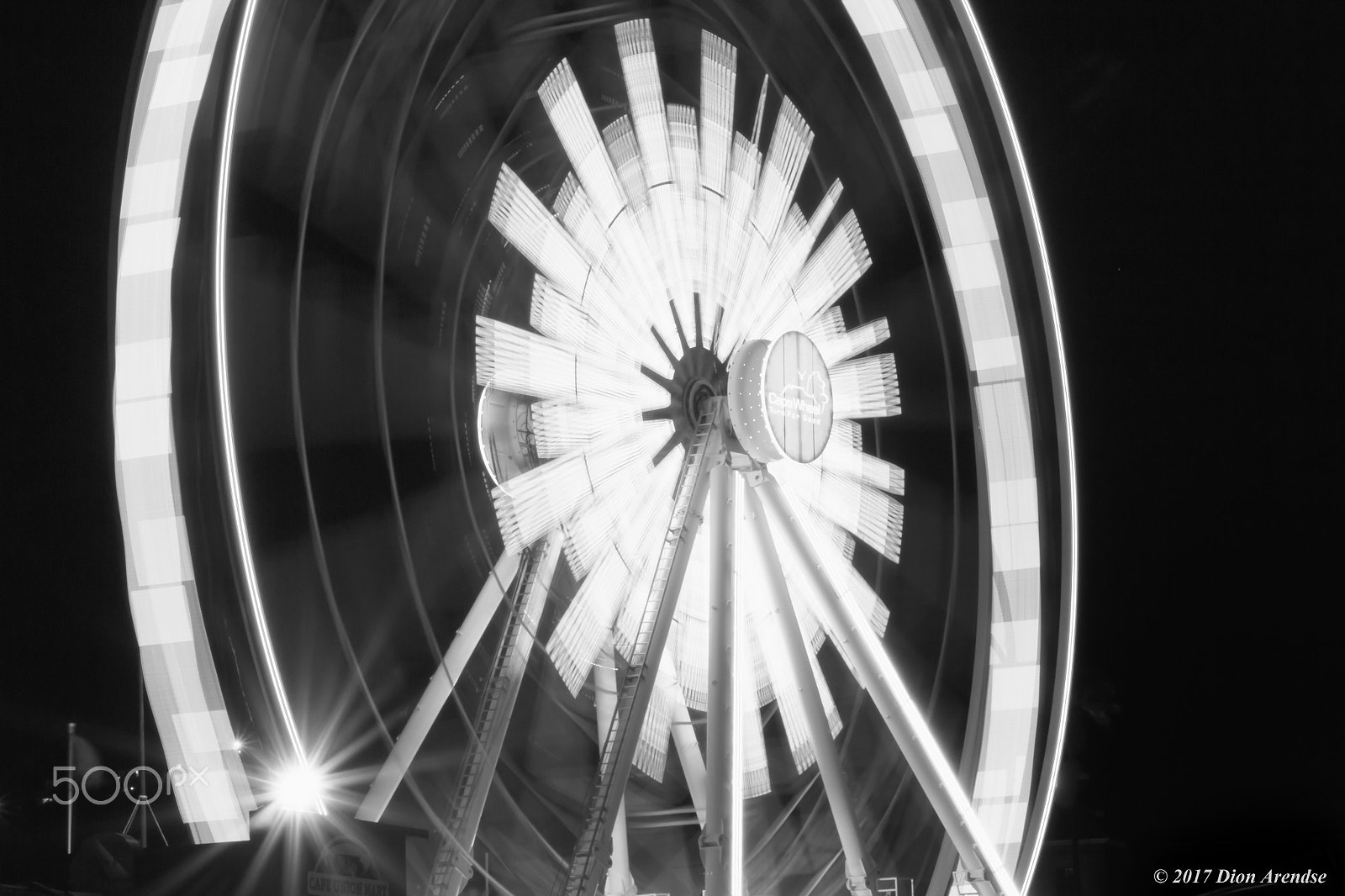 Canon EOS 650D (EOS Rebel T4i / EOS Kiss X6i) + EF75-300mm f/4-5.6 sample photo. Ferris wheel in motion photography