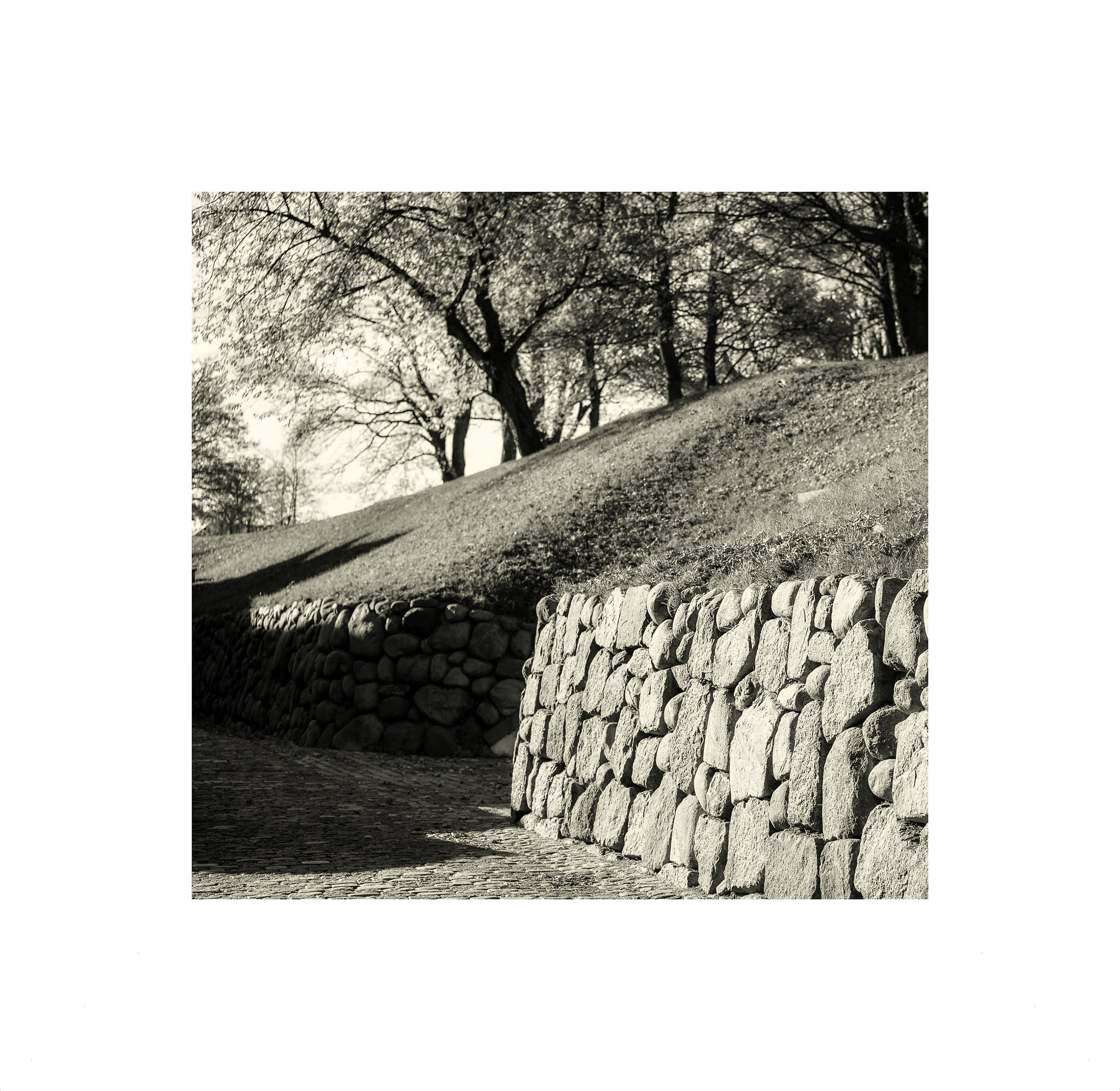 Nikon AF-S Nikkor 70-200mm F4G ED VR sample photo. The wall photography