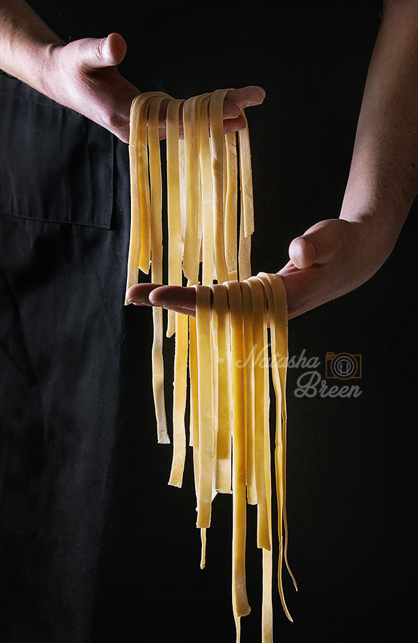 Canon EOS 700D (EOS Rebel T5i / EOS Kiss X7i) + Canon EF 70-200mm F4L IS USM sample photo. Fresh pasta tagliatelle in man's hands photography