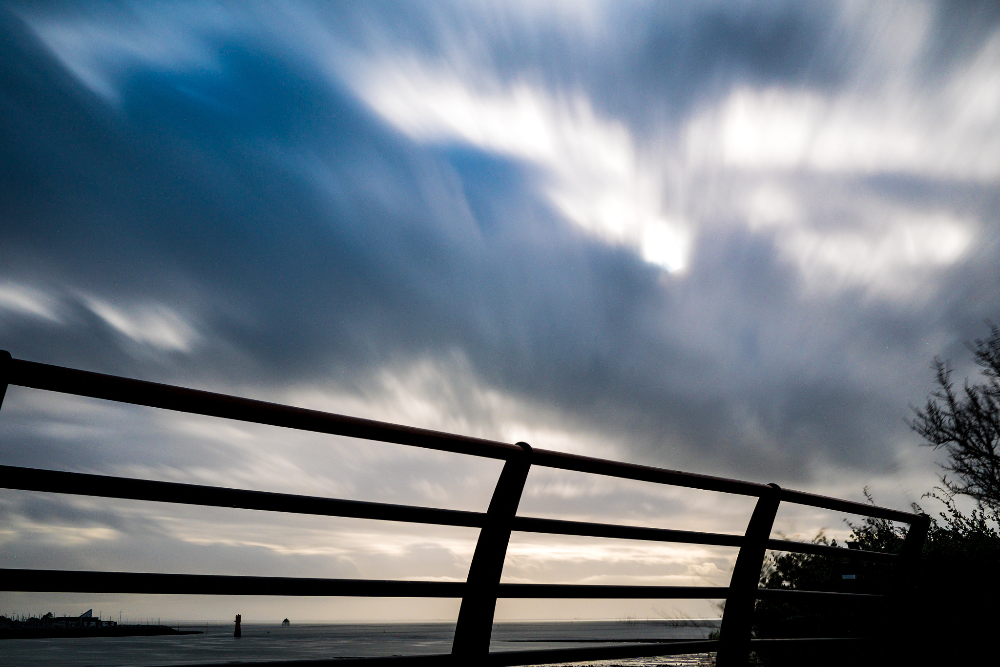 Panasonic Lumix DMC-GX85 (Lumix DMC-GX80 / Lumix DMC-GX7 Mark II) + LUMIX G 20/F1.7 II sample photo. Storm passing by @la rochelle, france photography