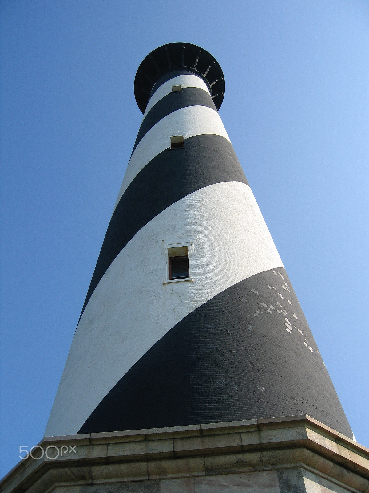 Canon POWERSHOT S500 sample photo. Hatteras light from below photography