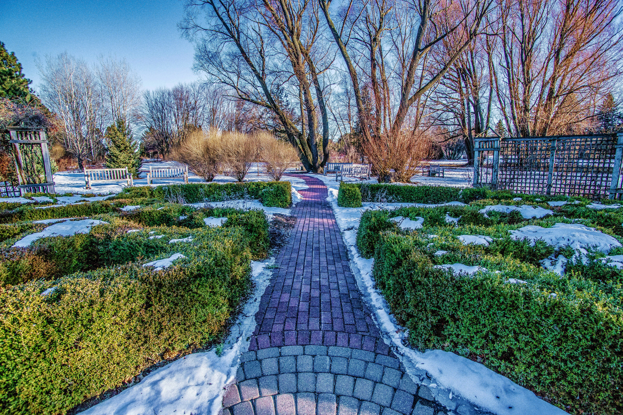 Sony Alpha DSLR-A850 + Minolta AF 17-35mm F2.8-4 (D) sample photo. The secret garden photography