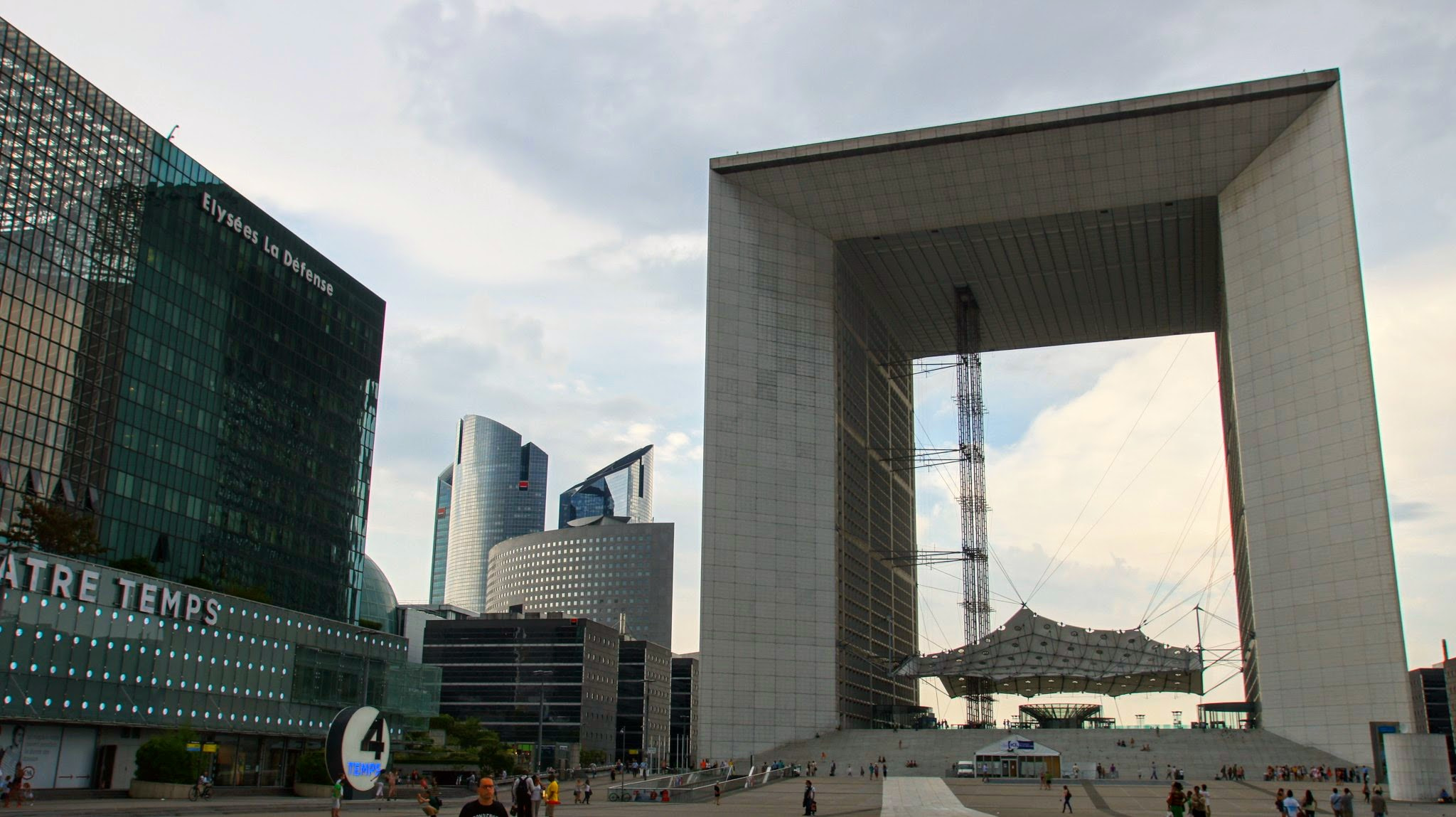 Sony SLT-A33 + Sony DT 16-105mm F3.5-5.6 sample photo. Arche de la defense  photography