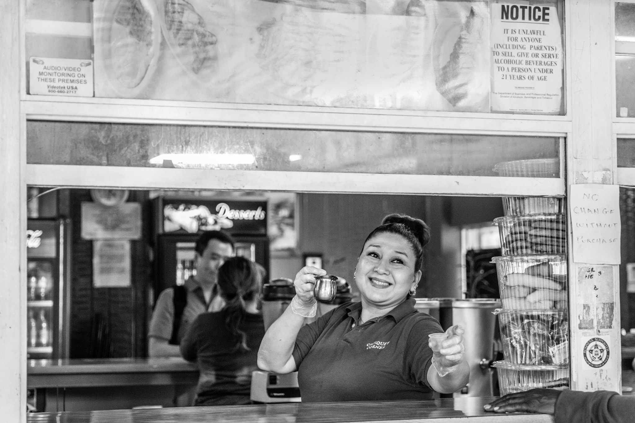 VARIO-ELMARIT 1:2.8-4.0/24-90mm ASPH. OIS sample photo. People of miami - a cafecito for you? photography