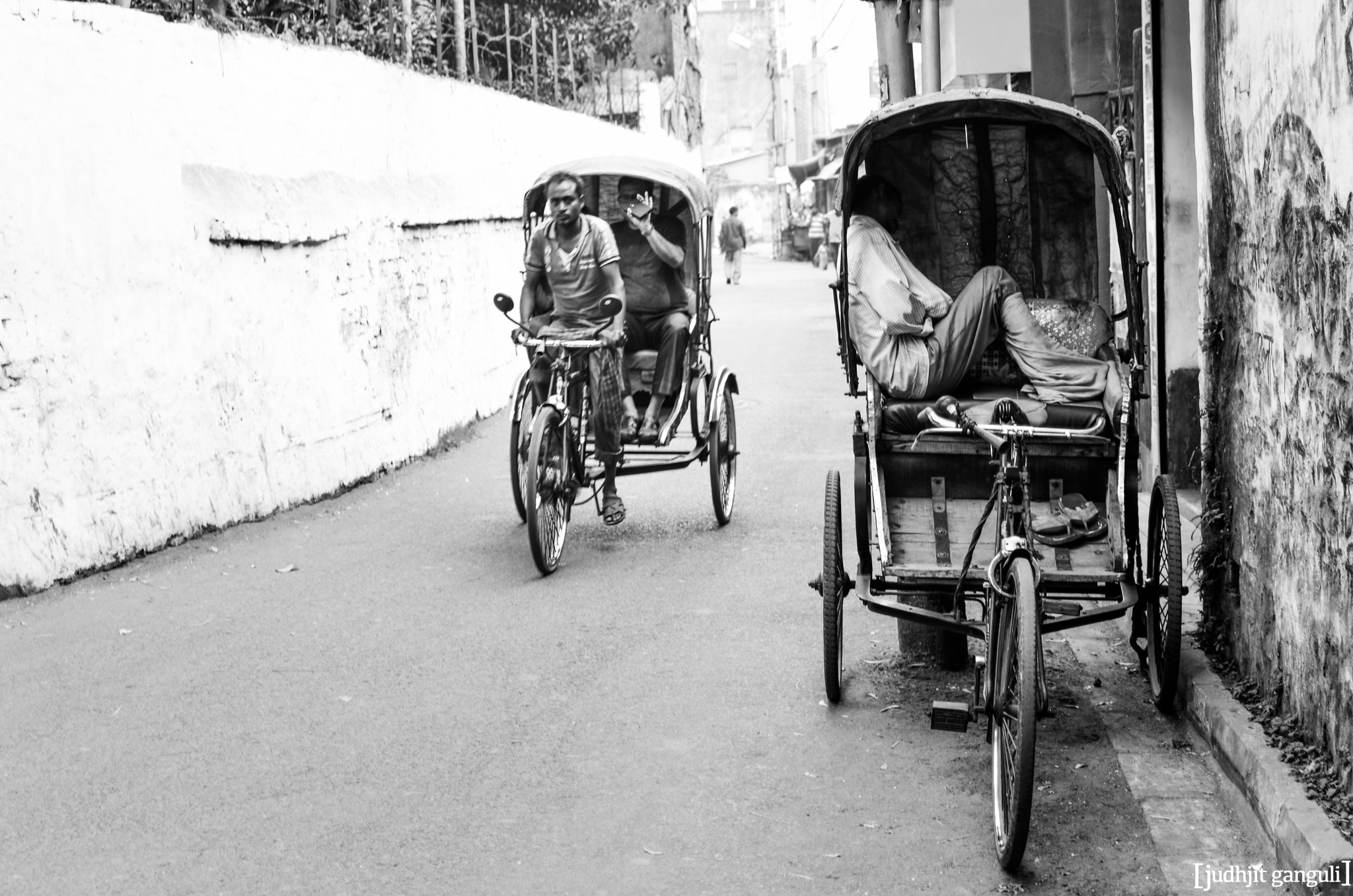 AF Zoom-Nikkor 28-80mm f/3.3-5.6G sample photo. When the people on the street sleep, the entire st ... photography