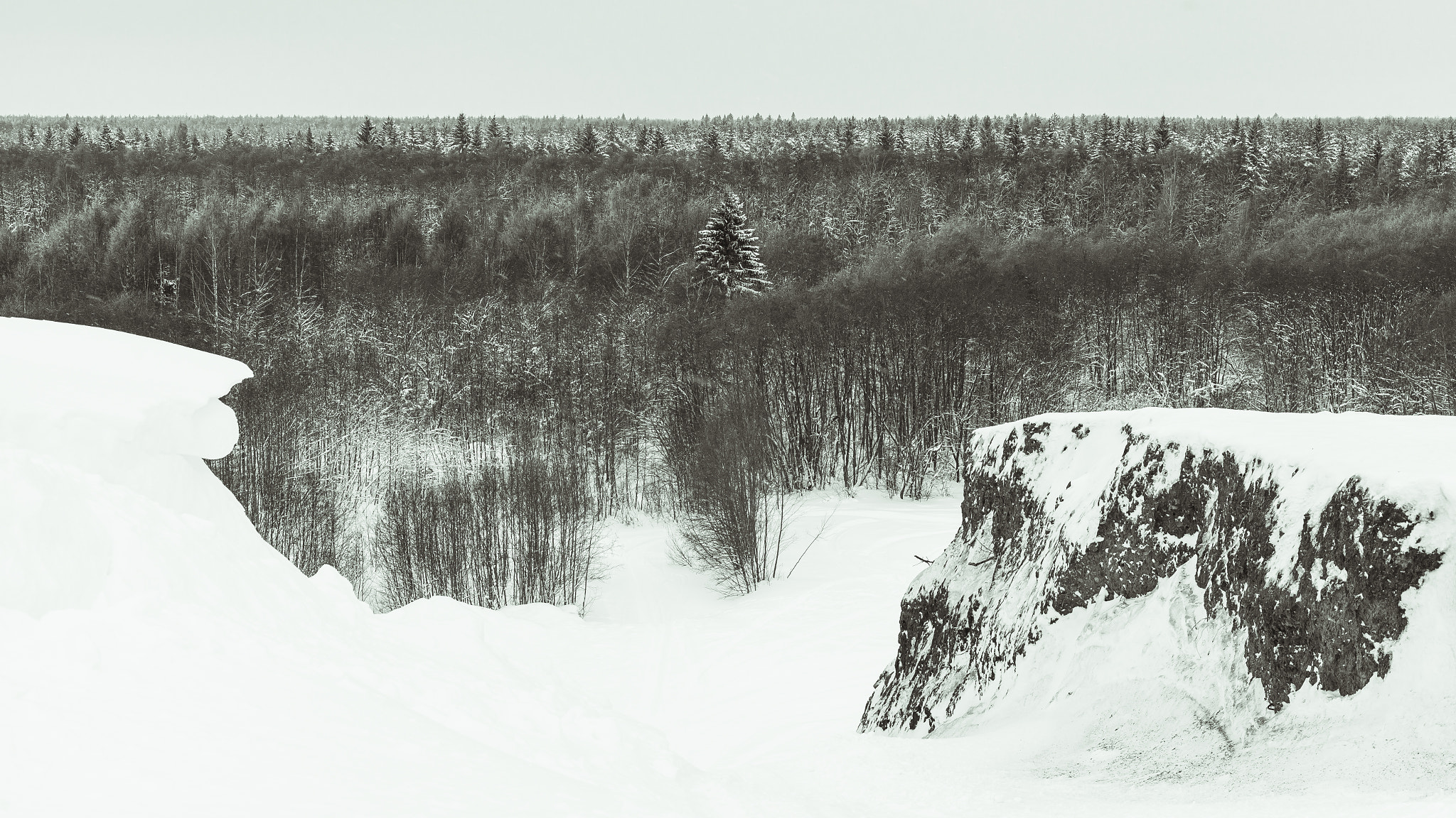 Canon EOS 5D Mark II + ZEISS Planar T* 50mm F1.4 sample photo. Winter landscape photography