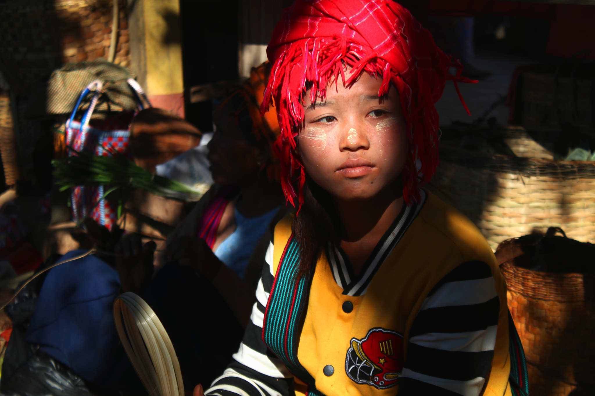 Canon EOS 80D + Canon EF-S 18-55mm F3.5-5.6 IS sample photo. A shan girl in the market in inle lake #face #potrait #inle #shadow #light #morning #myanmar photography