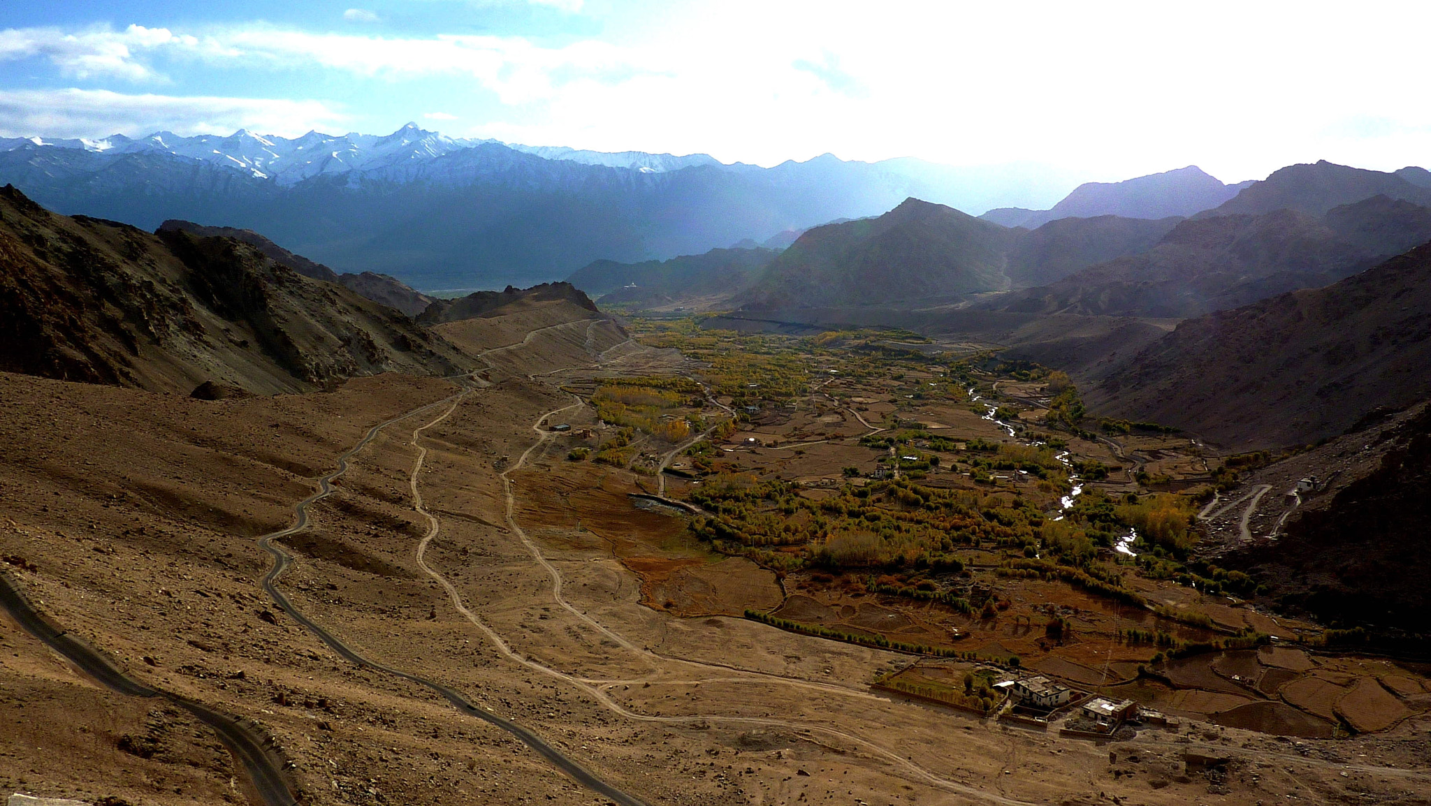 Panasonic Lumix DMC-ZS1 (Lumix DMC-TZ6) sample photo. Bendy road, fertile valley, snowcaped mountains, all of ladakh in a picture photography