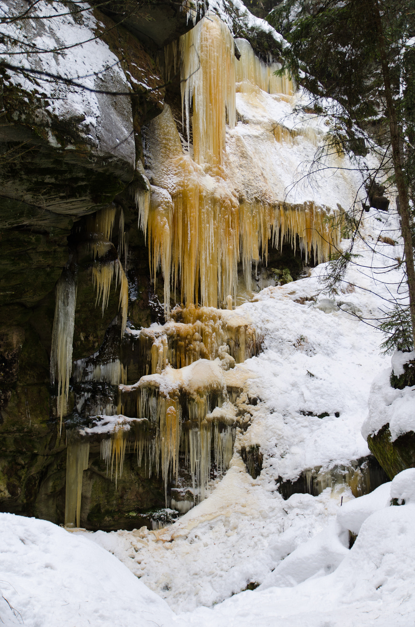 Nikon D5100 + Tamron SP AF 17-50mm F2.8 XR Di II VC LD Aspherical (IF) sample photo. Icefalls photography