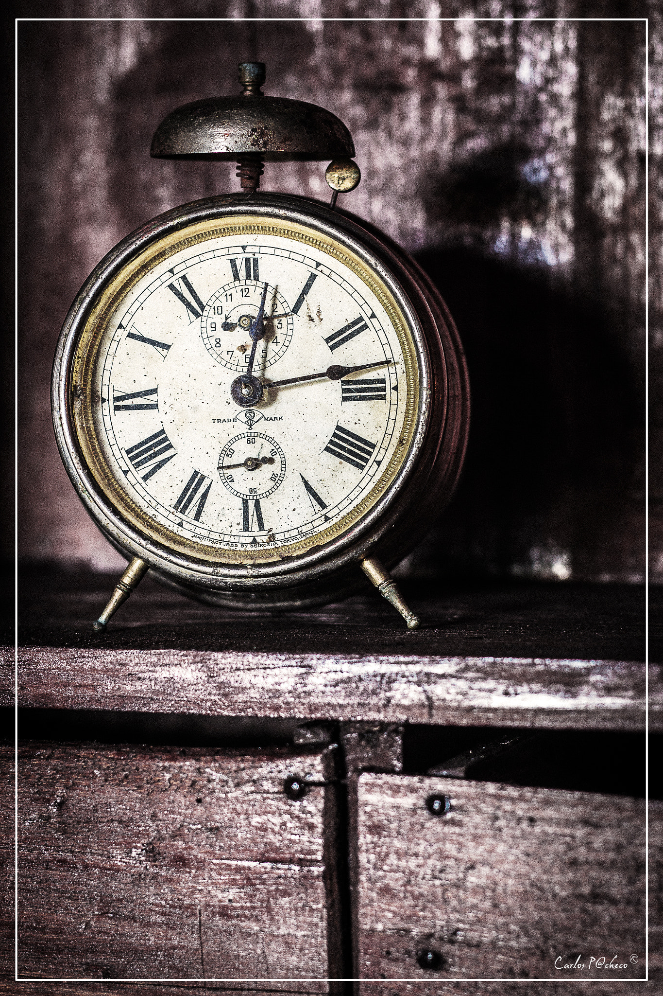 Canon EOS 600D (Rebel EOS T3i / EOS Kiss X5) sample photo. Old clock photography