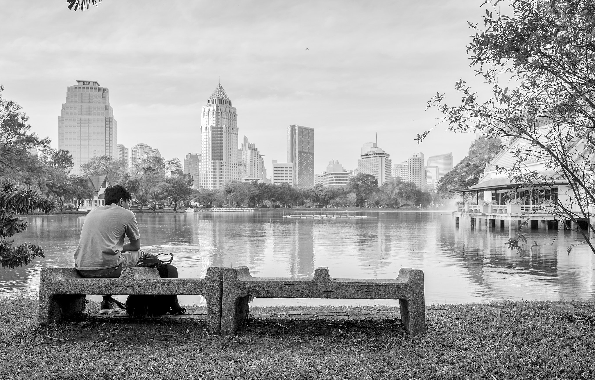 Sony a7 + Sony FE 28mm F2 sample photo. By the lake photography