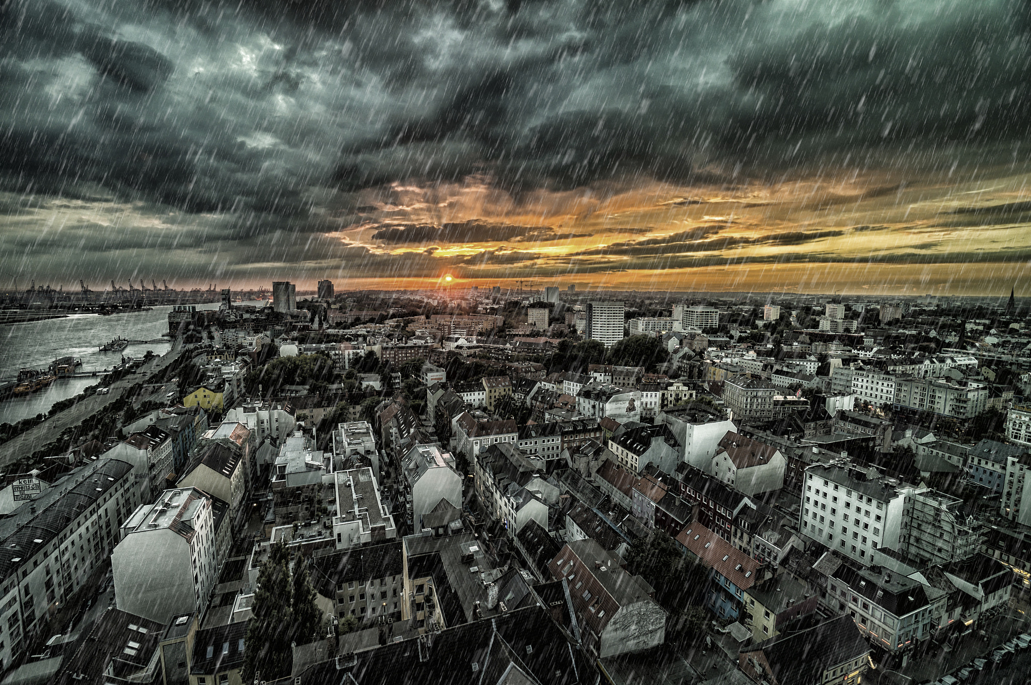 Sony Alpha NEX-6 + Sony E 10-18mm F4 OSS sample photo. Hamburg im regen photography