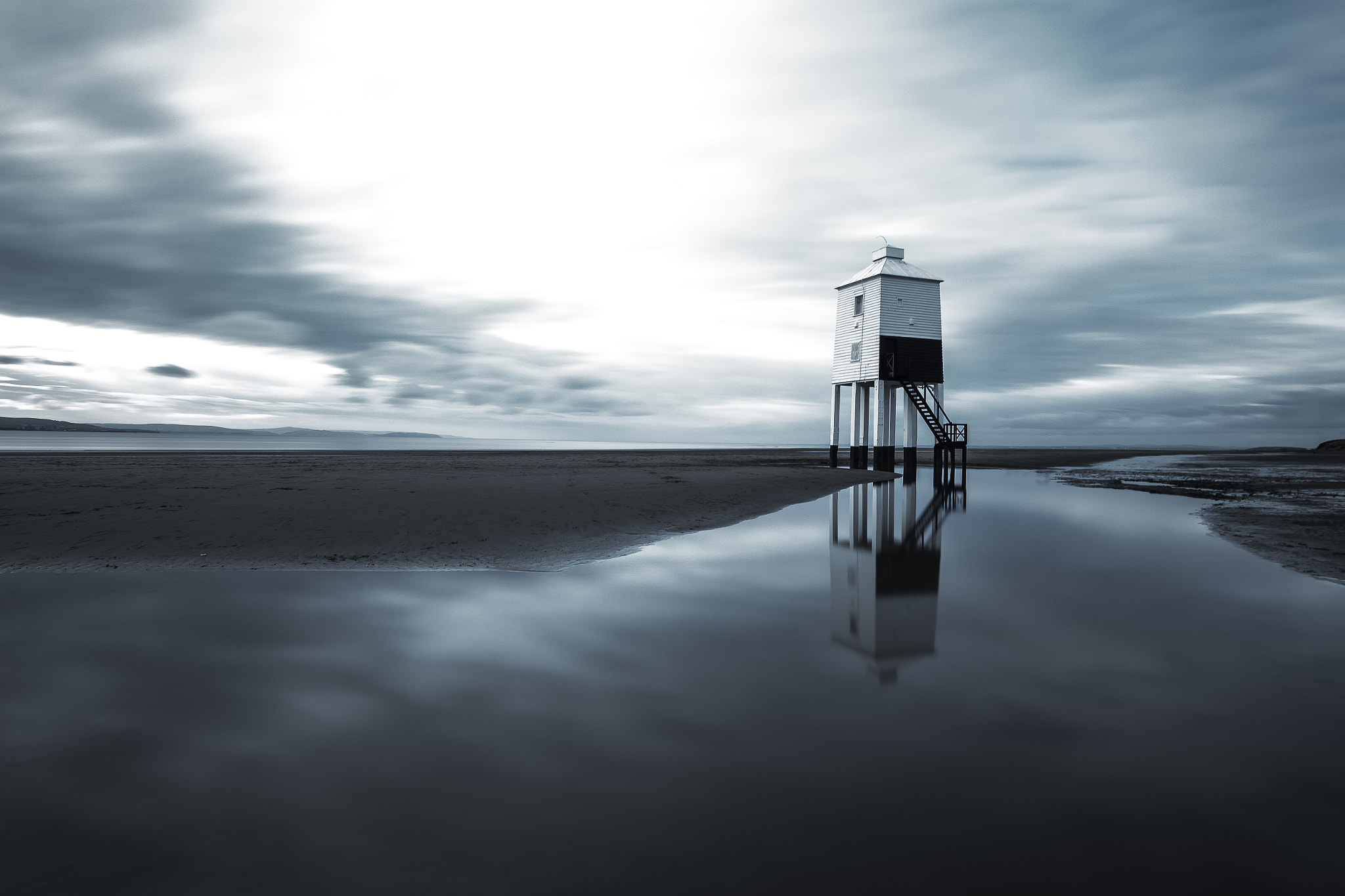 Canon EF-S 10-22mm F3.5-4.5 USM sample photo. Low lighthouse, burnham-on-sea photography