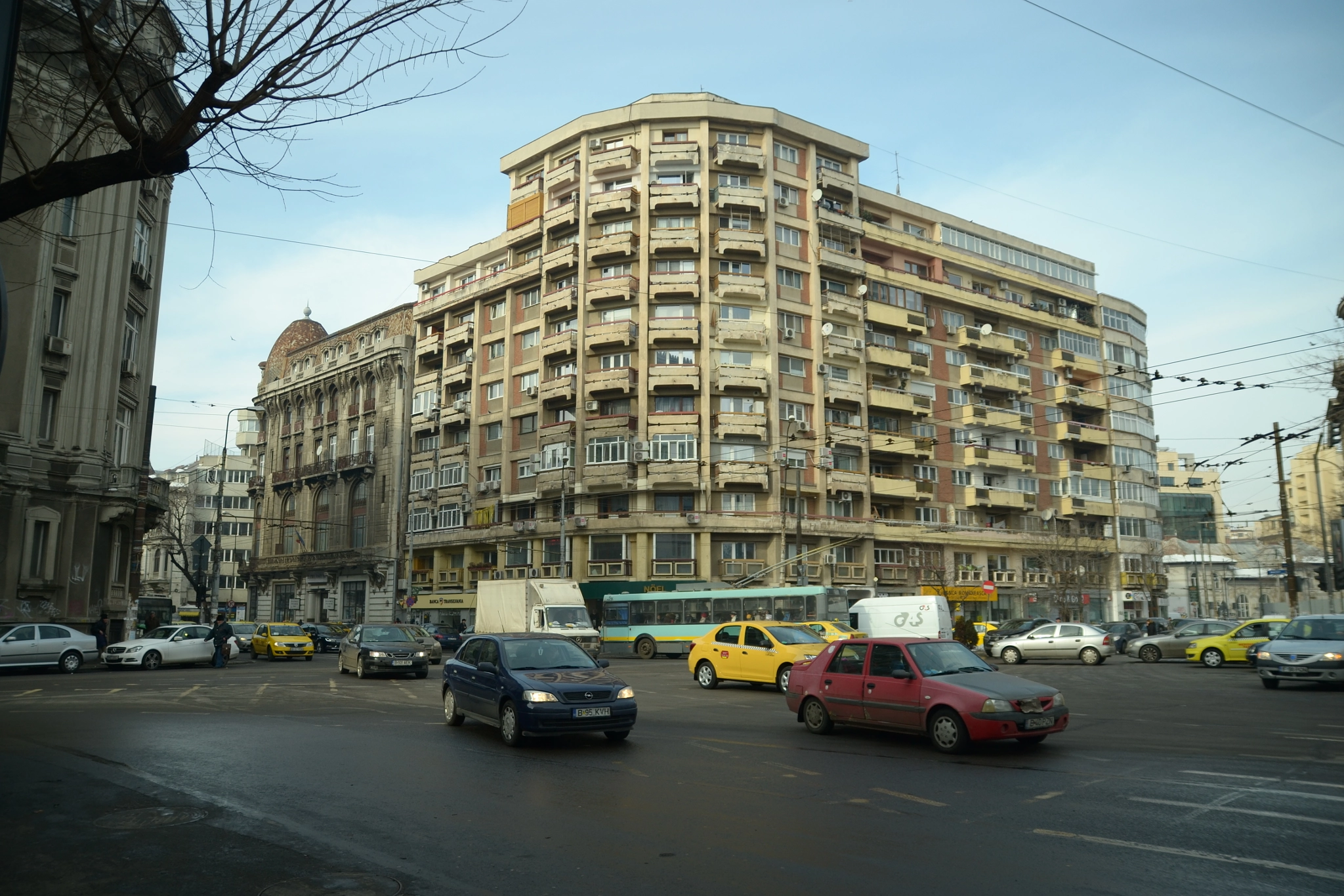 Sigma 17-70mm F2.8-4 DC Macro OS HSM sample photo. Bucharest by foot photography