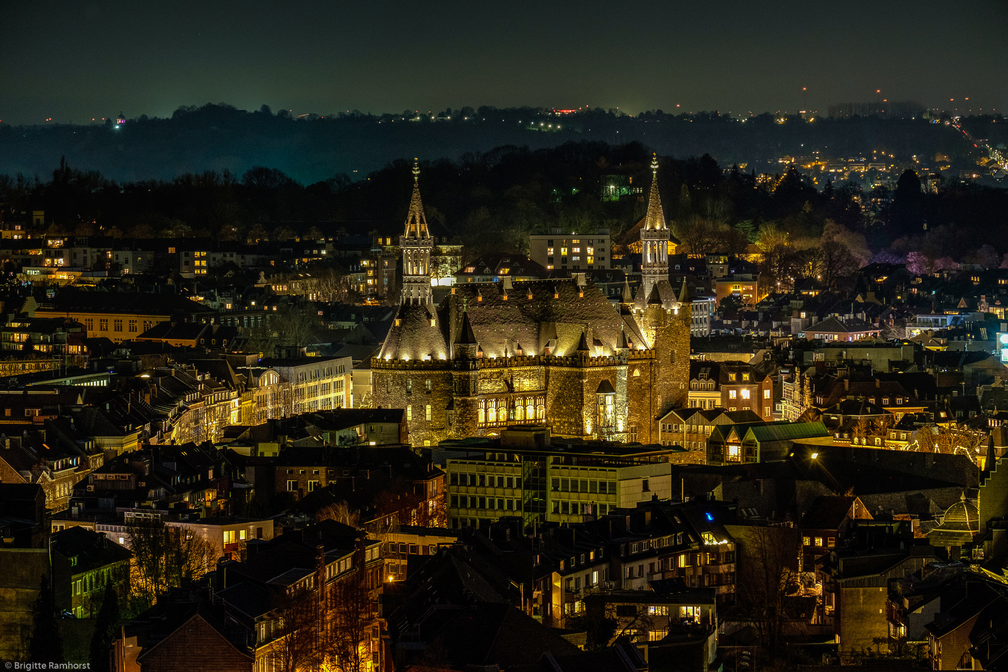 Fujifilm X-E2 + Fujifilm XF 55-200mm F3.5-4.8 R LM OIS sample photo. Aachener rathaus bei nacht photography