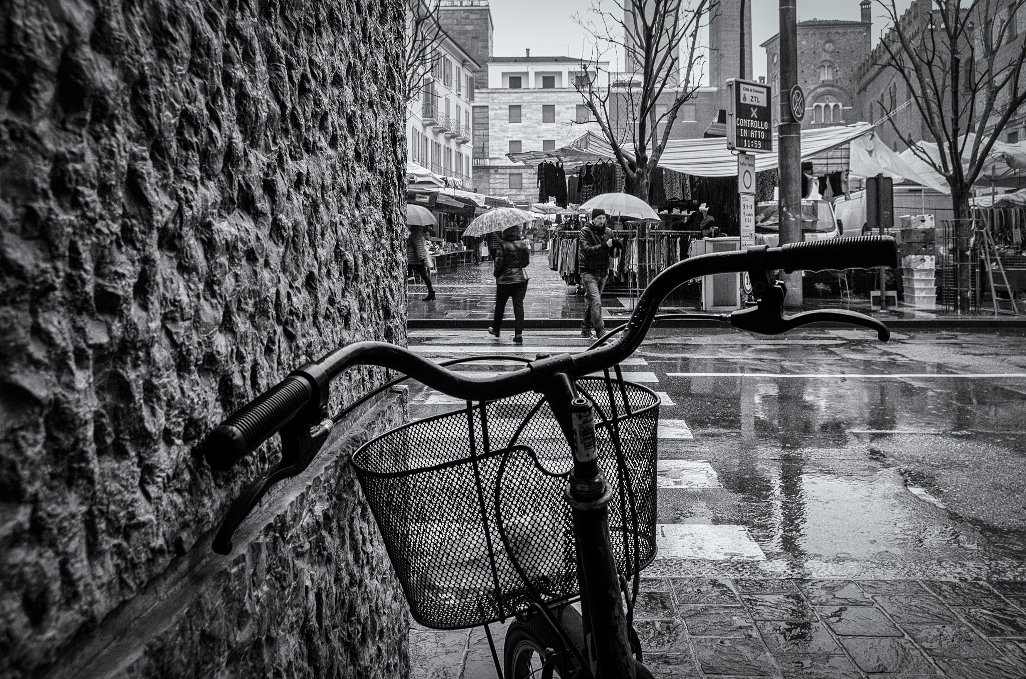 Pentax smc DA 18-55mm F3.5-5.6 AL WR sample photo. In giro per cremona photography