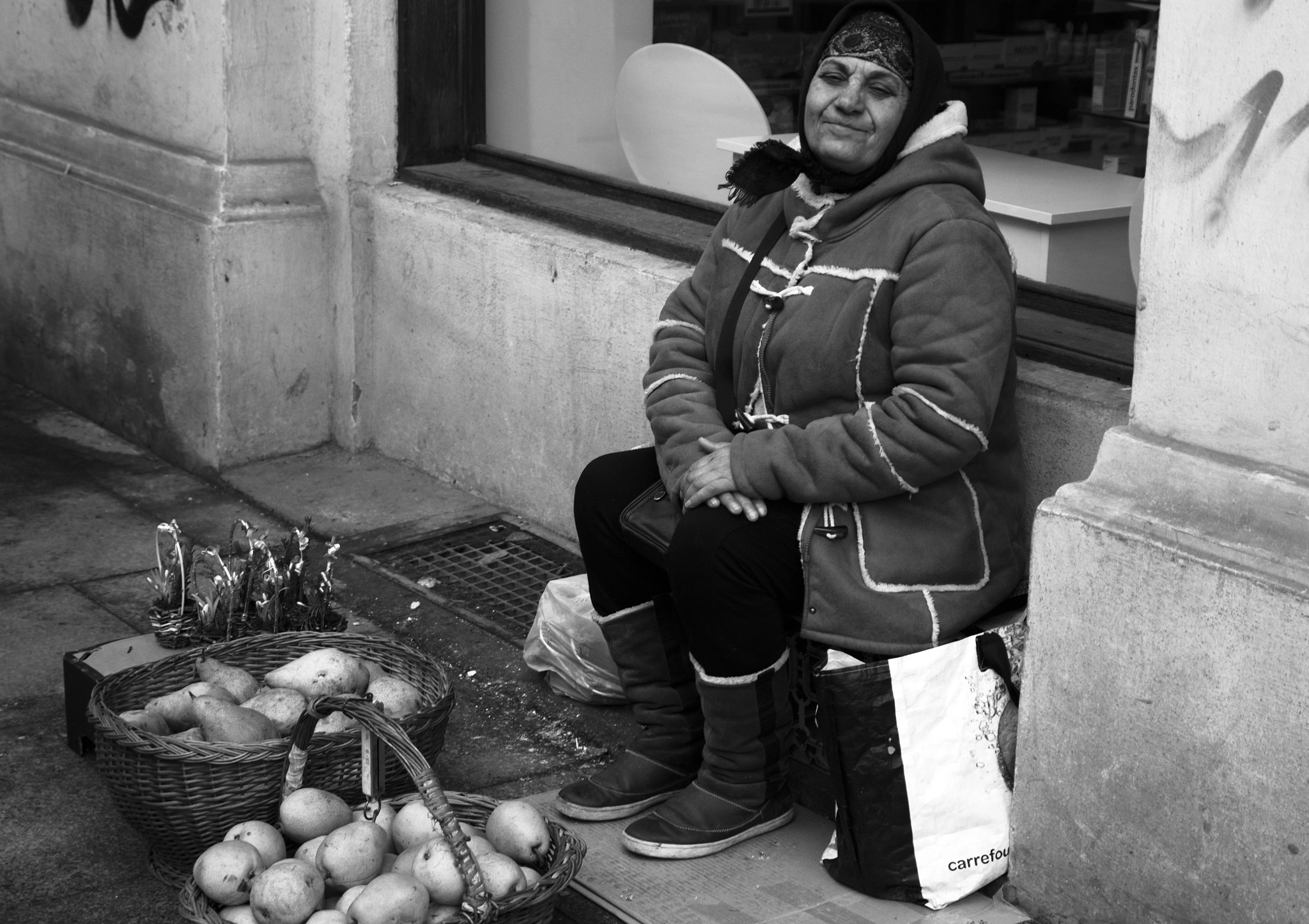 Sigma 17-70mm F2.8-4 DC Macro OS HSM sample photo. Bucharest by foot photography