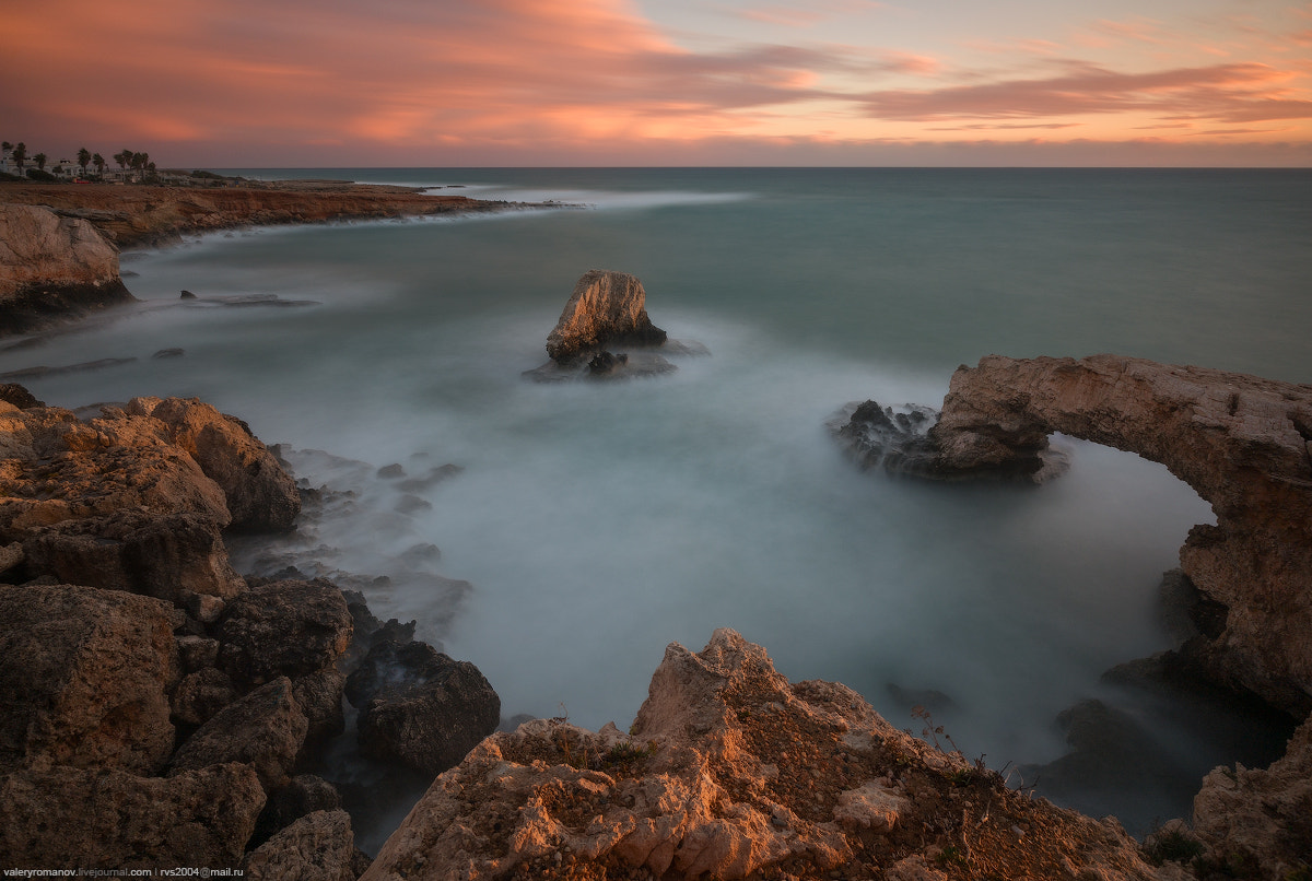 Sony a99 II + Sony Vario-Sonnar T* 16-35mm F2.8 ZA SSM sample photo. Love bridge on the sunset photography