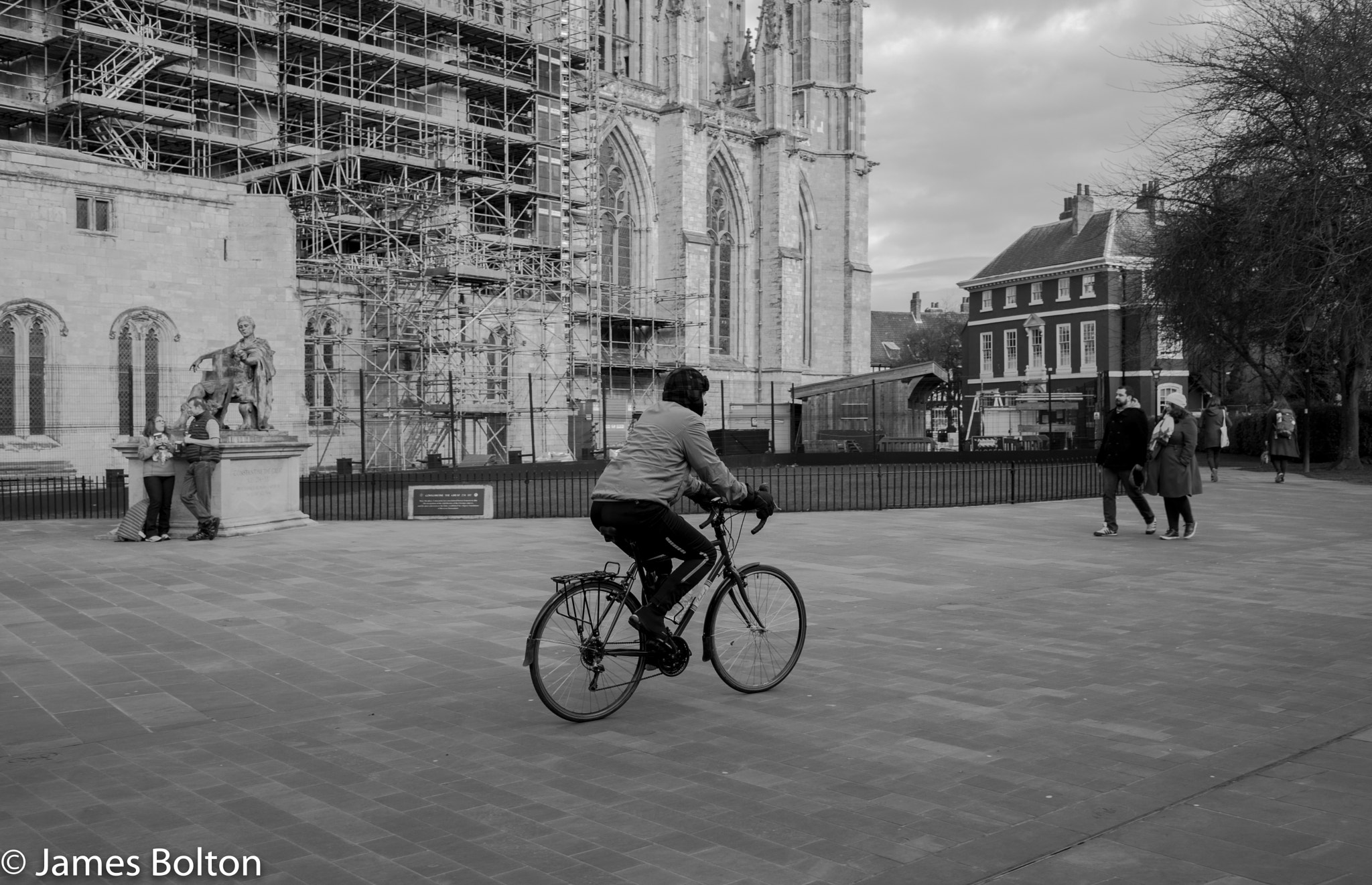 Leica Summarit-M 35mm F2.4 ASPH sample photo. Street photography in york photography