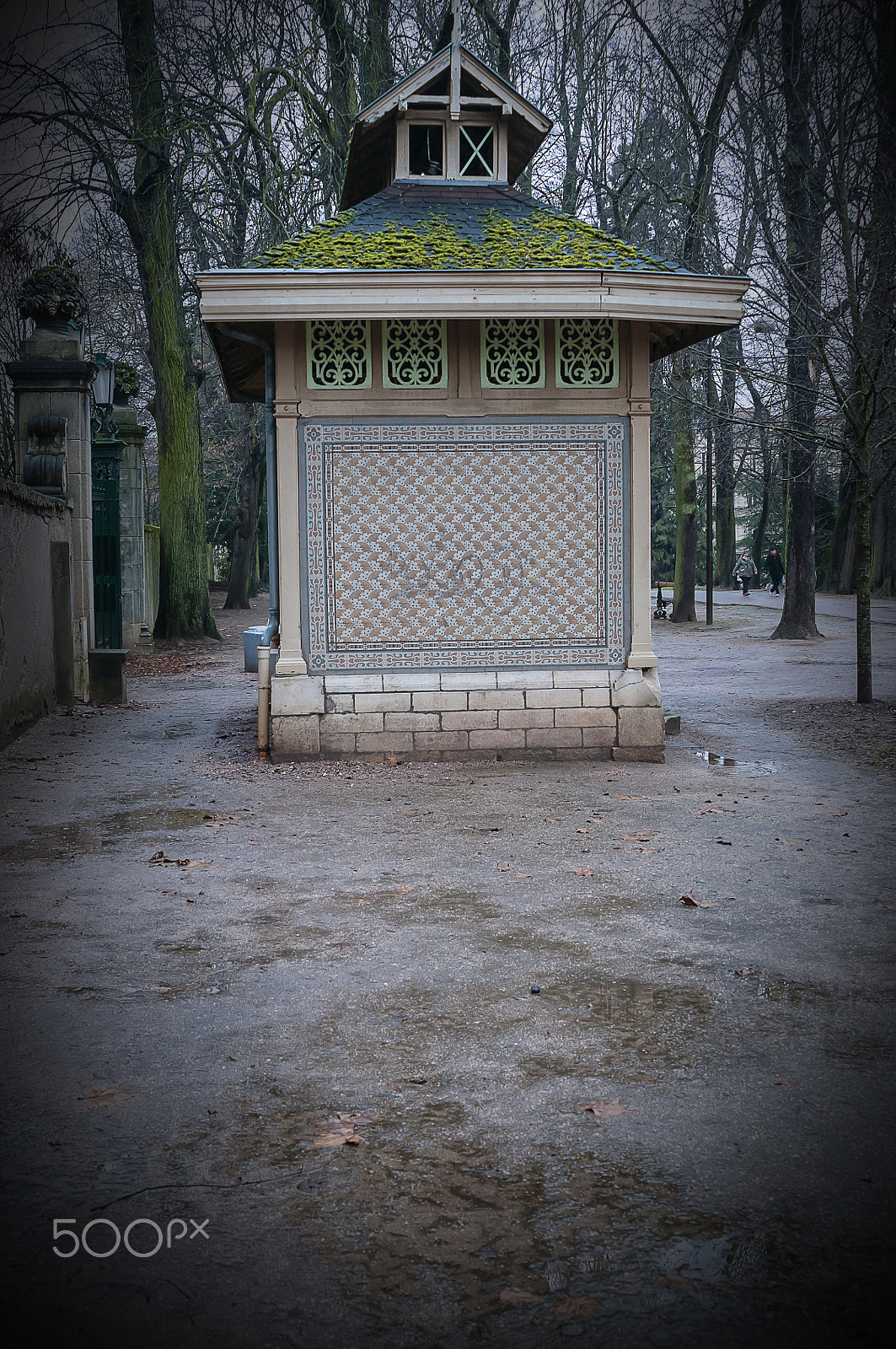 Sigma 28-105mm F2.8-4 Aspherical sample photo. Little house in a garden photography