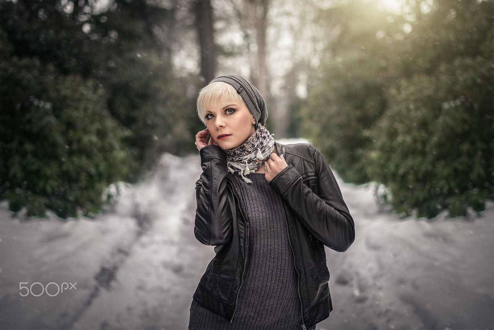 Sony a7R + Sony FE 50mm F1.8 sample photo. That she looks photography