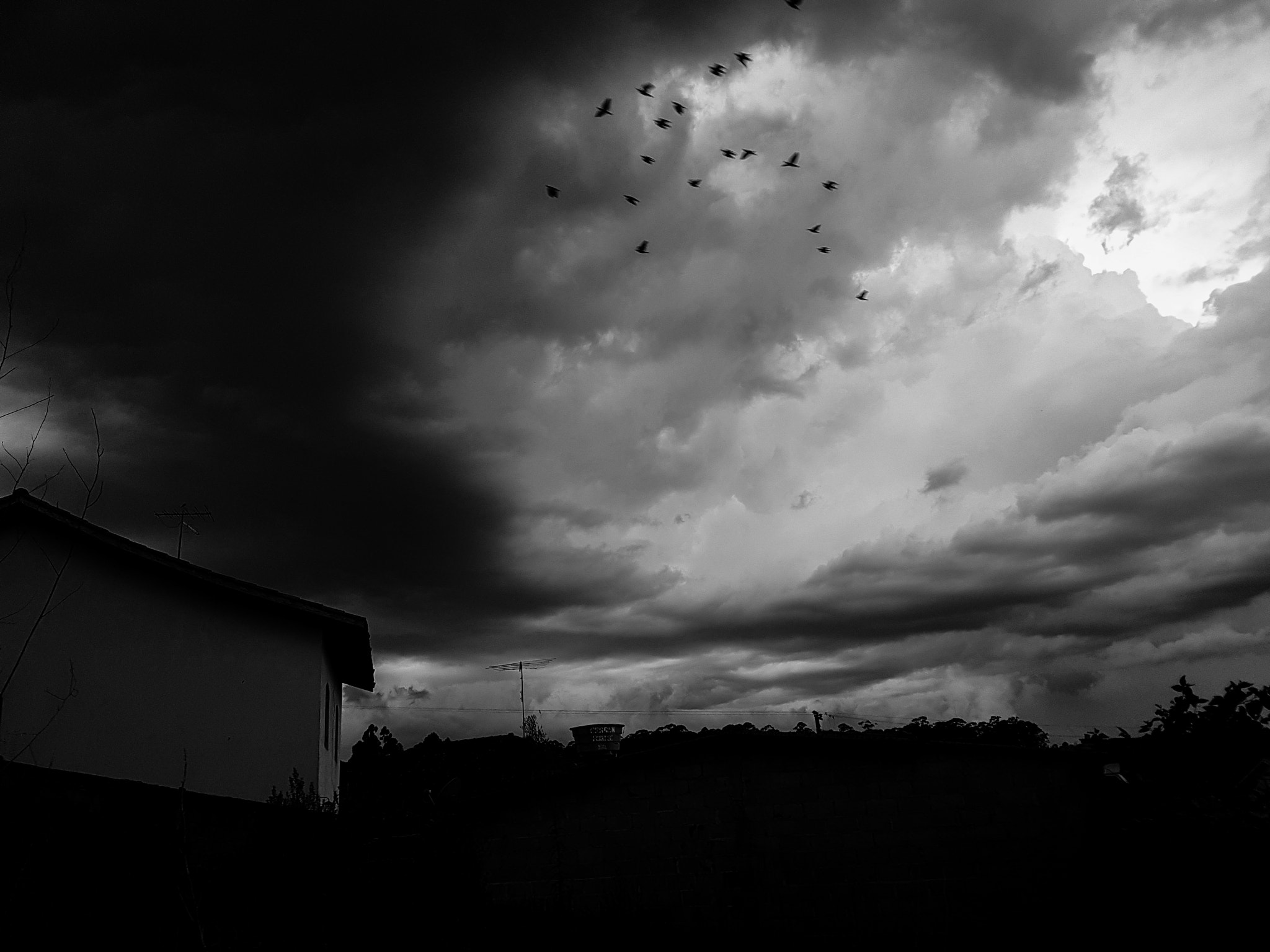 Samsung Galaxy S7 + Samsung Galaxy S7 Rear Camera sample photo. A storm is coming... photography