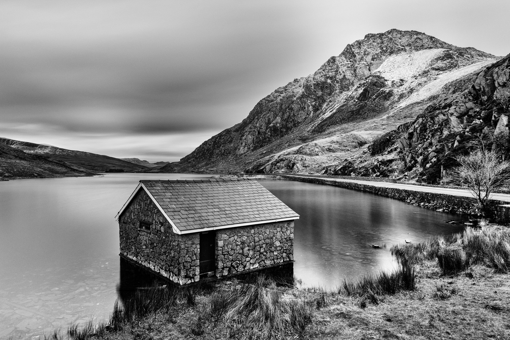 Fujifilm XF 14mm F2.8 R sample photo. Llyn ogwen and tryfan photography