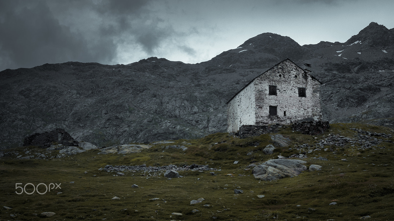 AF Zoom-Nikkor 28-80mm f/3.5-5.6D sample photo. Alpine refuge photography