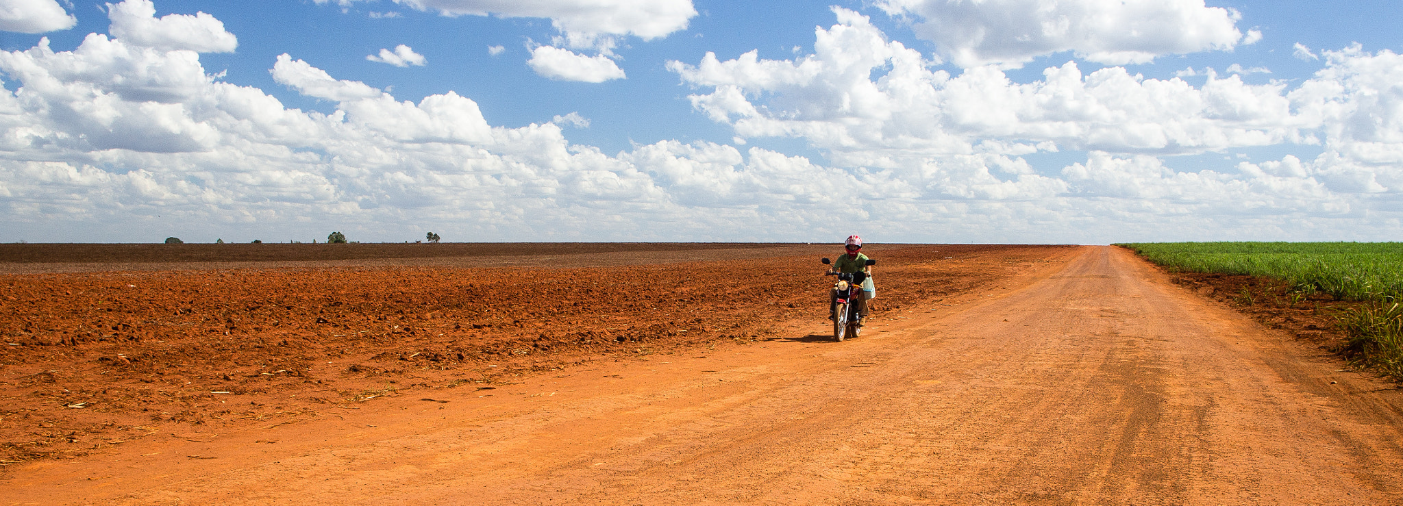 Sony Alpha NEX-5 sample photo. The lonely motorcycle photography