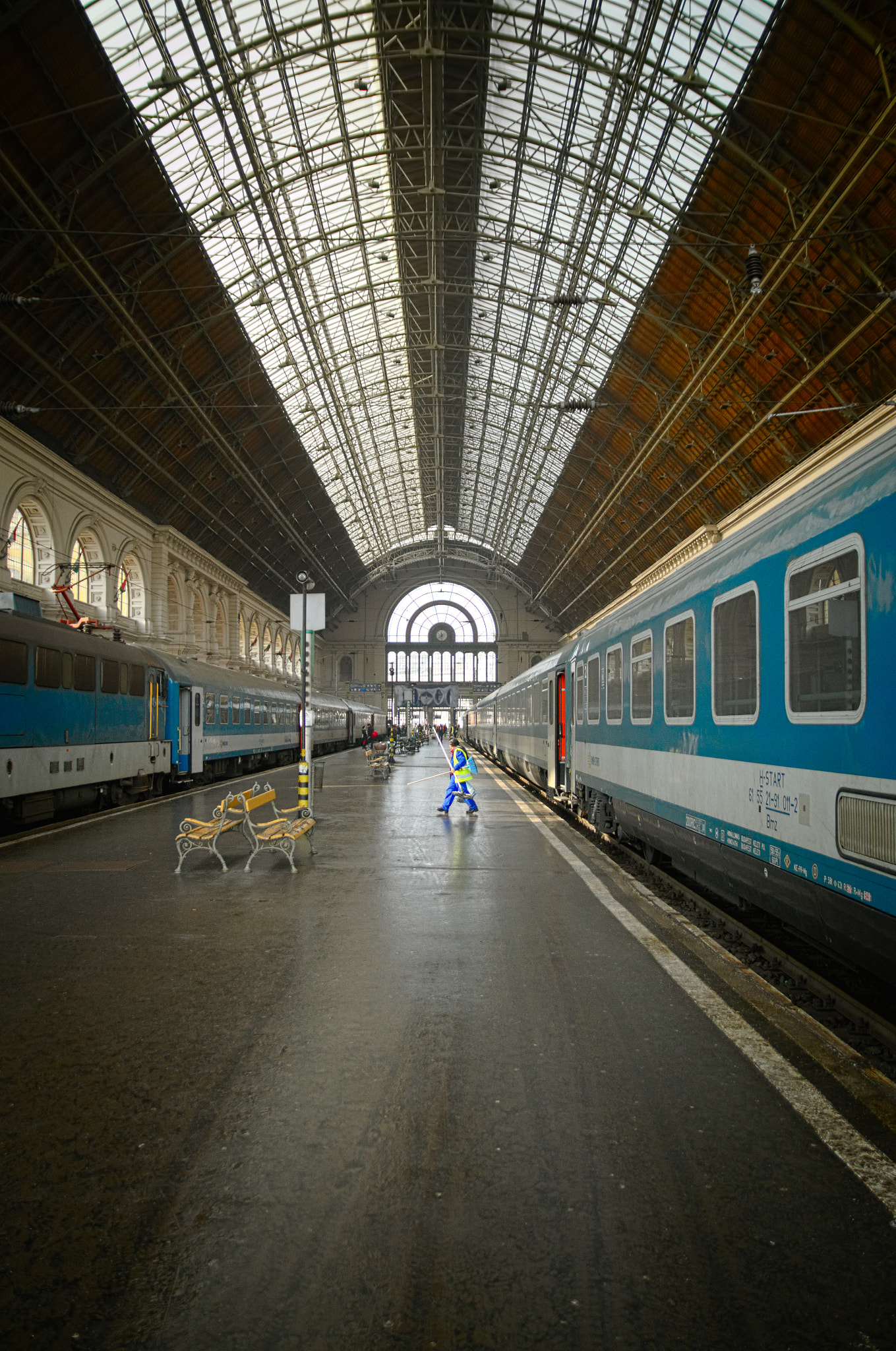 Sigma 17-70mm F2.8-4 DC Macro OS HSM sample photo. Budapest by foot photography