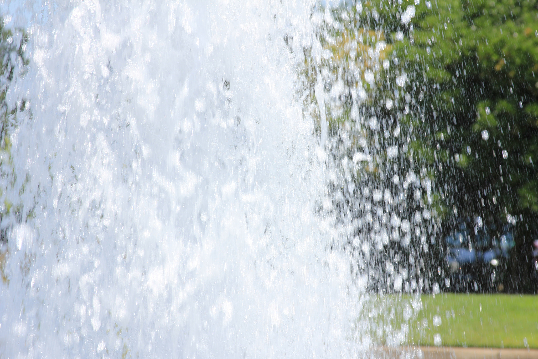 Canon EF 28-135mm F3.5-5.6 IS USM sample photo. Fountain with beautiful clear water photography