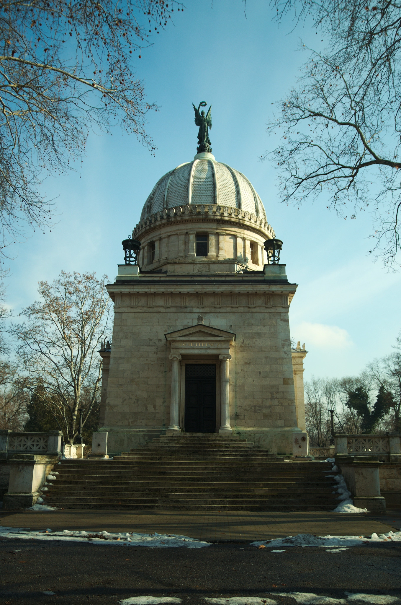 Sigma 17-70mm F2.8-4 DC Macro OS HSM sample photo. Budapest by foot photography