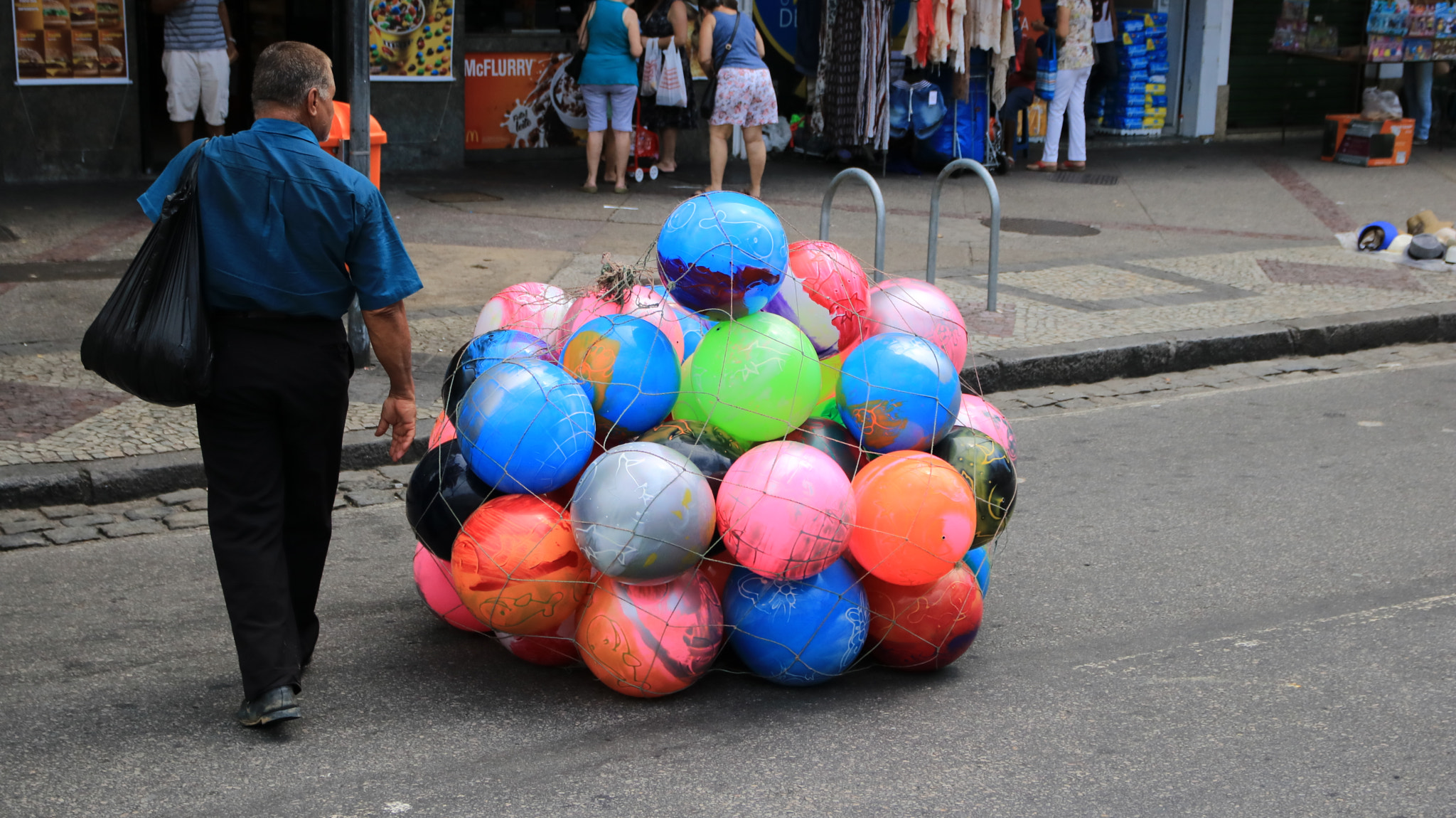 Canon EOS 750D (EOS Rebel T6i / EOS Kiss X8i) + Sigma 17-70mm F2.8-4 DC Macro OS HSM sample photo. Colored balls for children  photography