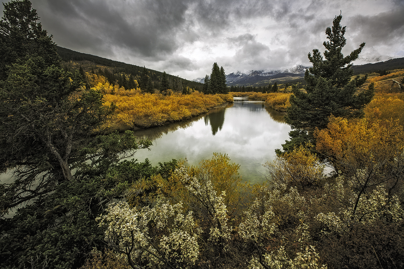 Canon EF 16-35mm F2.8L II USM sample photo. Cut bank creek photography
