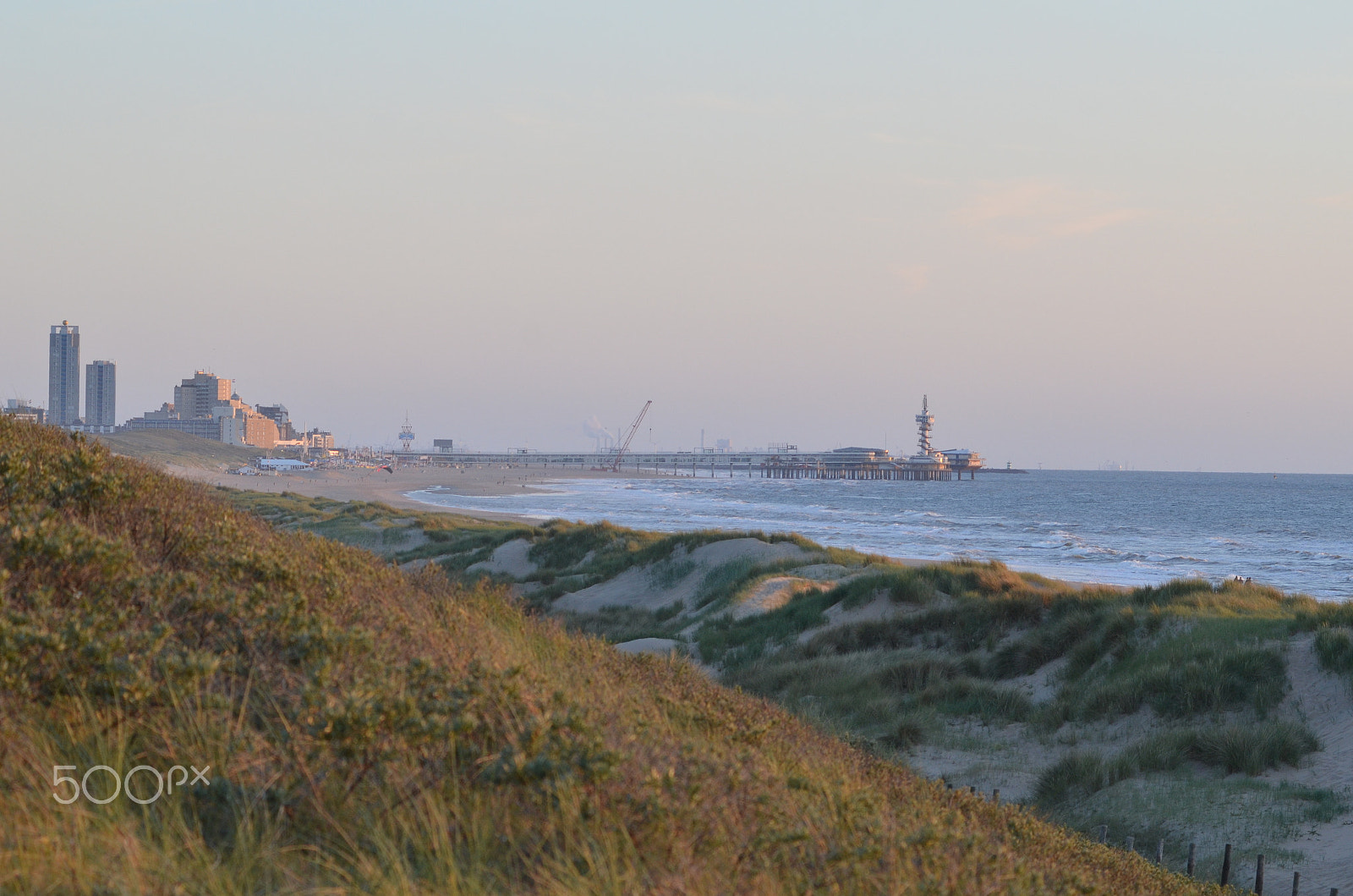 AF Zoom-Nikkor 70-210mm f/4 sample photo. Scheveningen photography