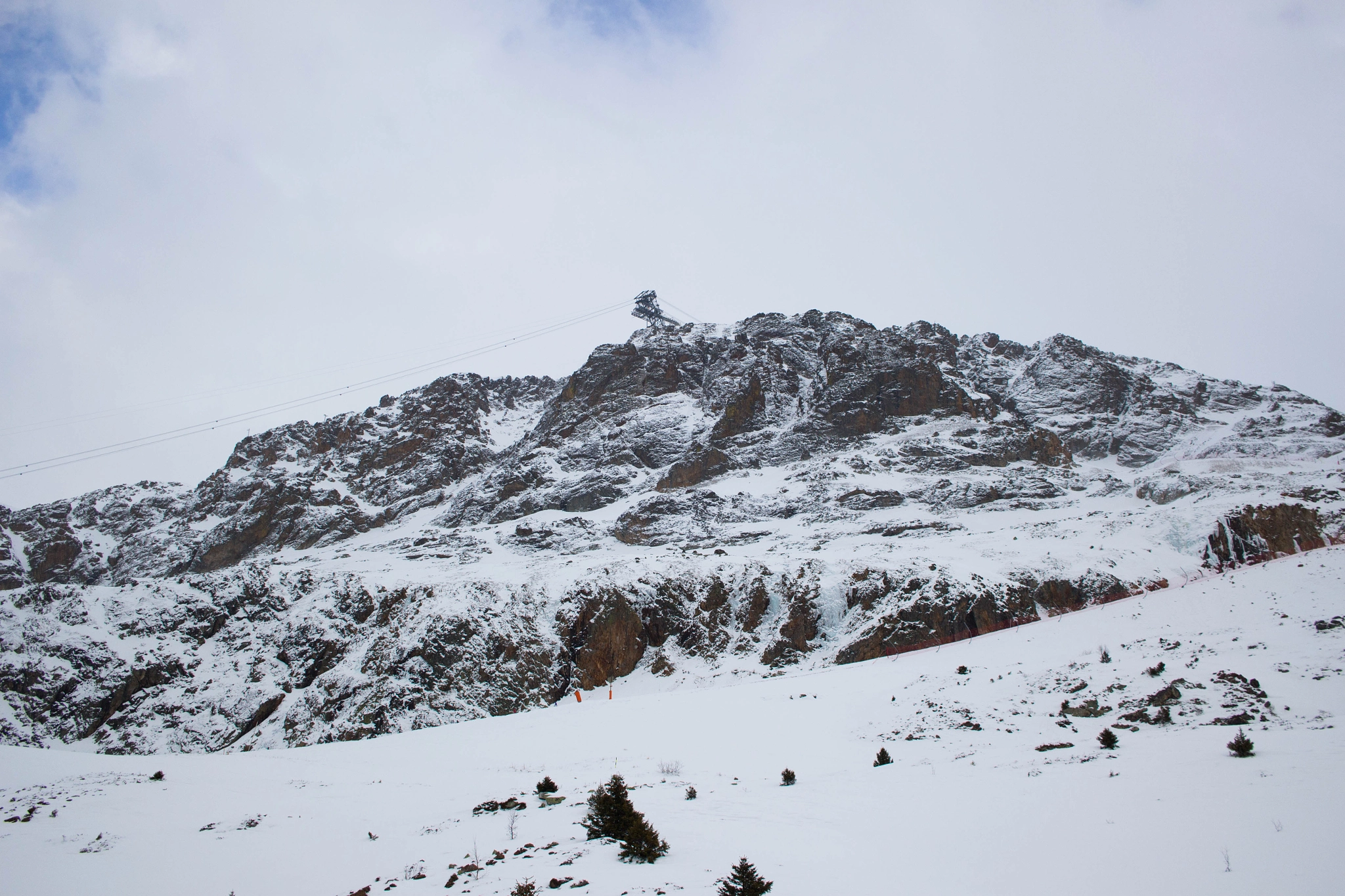 Canon EF-S 24mm F2.8 STM sample photo. Tout en haut photography